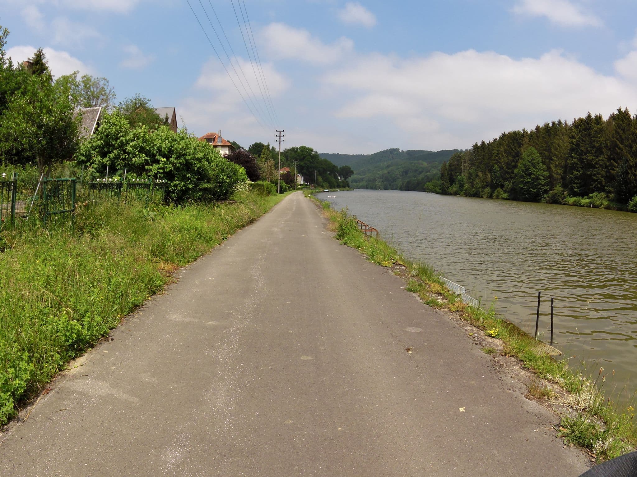 Street view near Vacances en bord de Meuse, Agimont — © marczoutendijk (CC BY-SA · Mapillary)