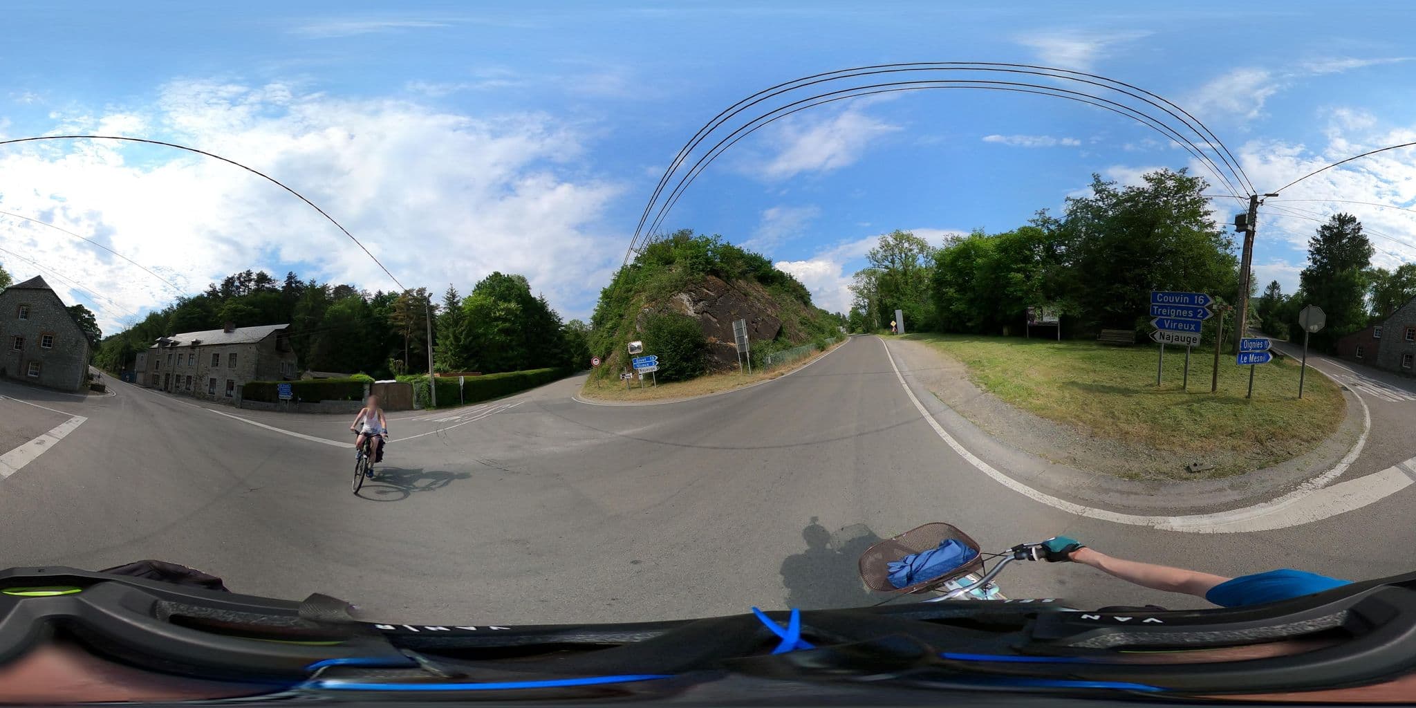 Street view near Le vieux moulin de Mazée, Doische — © Stefdegreef (CC BY-SA · Mapillary)