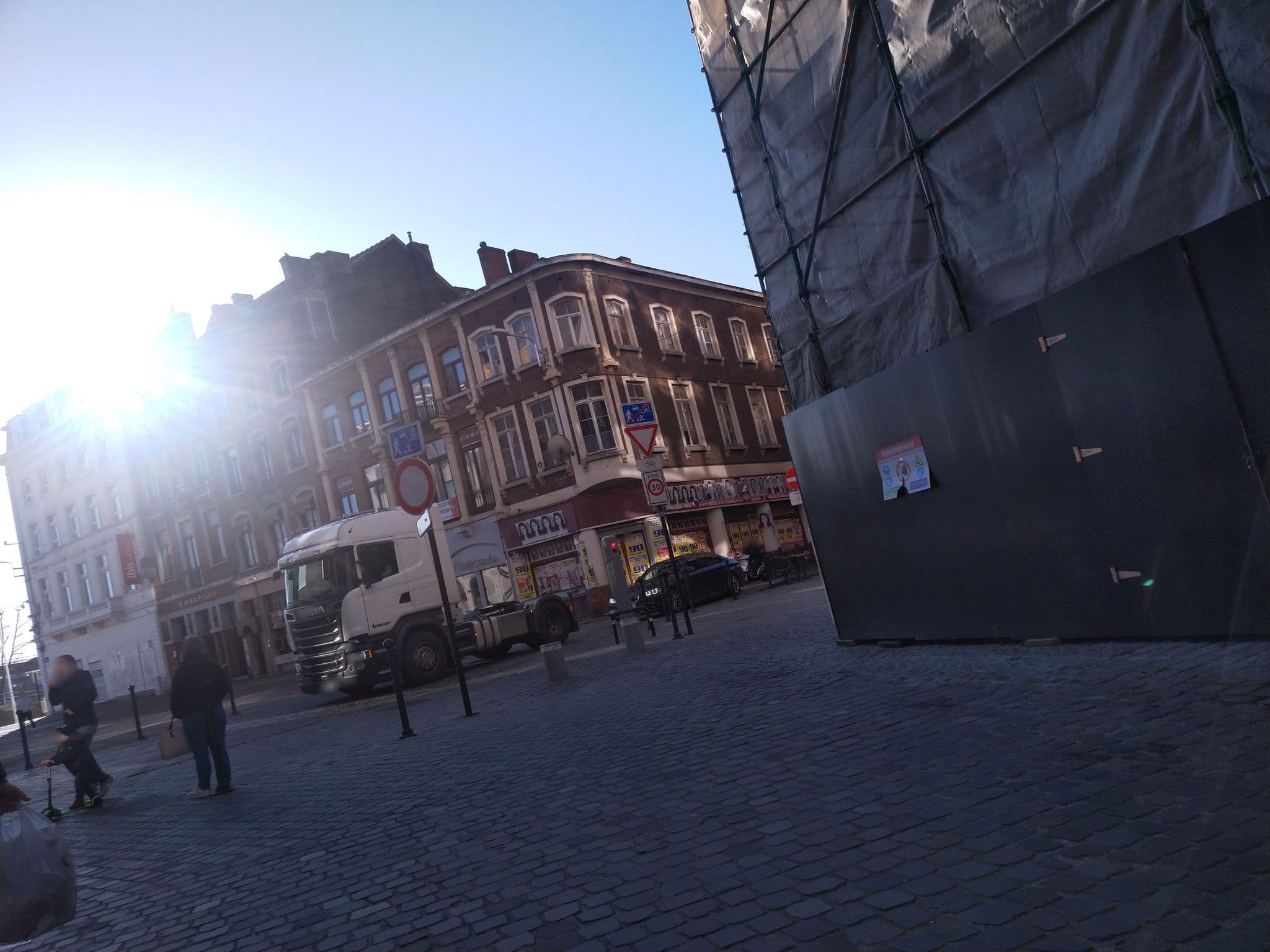 Street view near Charleroi Apartotel Des Jardins De La Fontaine Qui Bout, Charleroi — © pablopita (CC BY-SA · Mapillary)