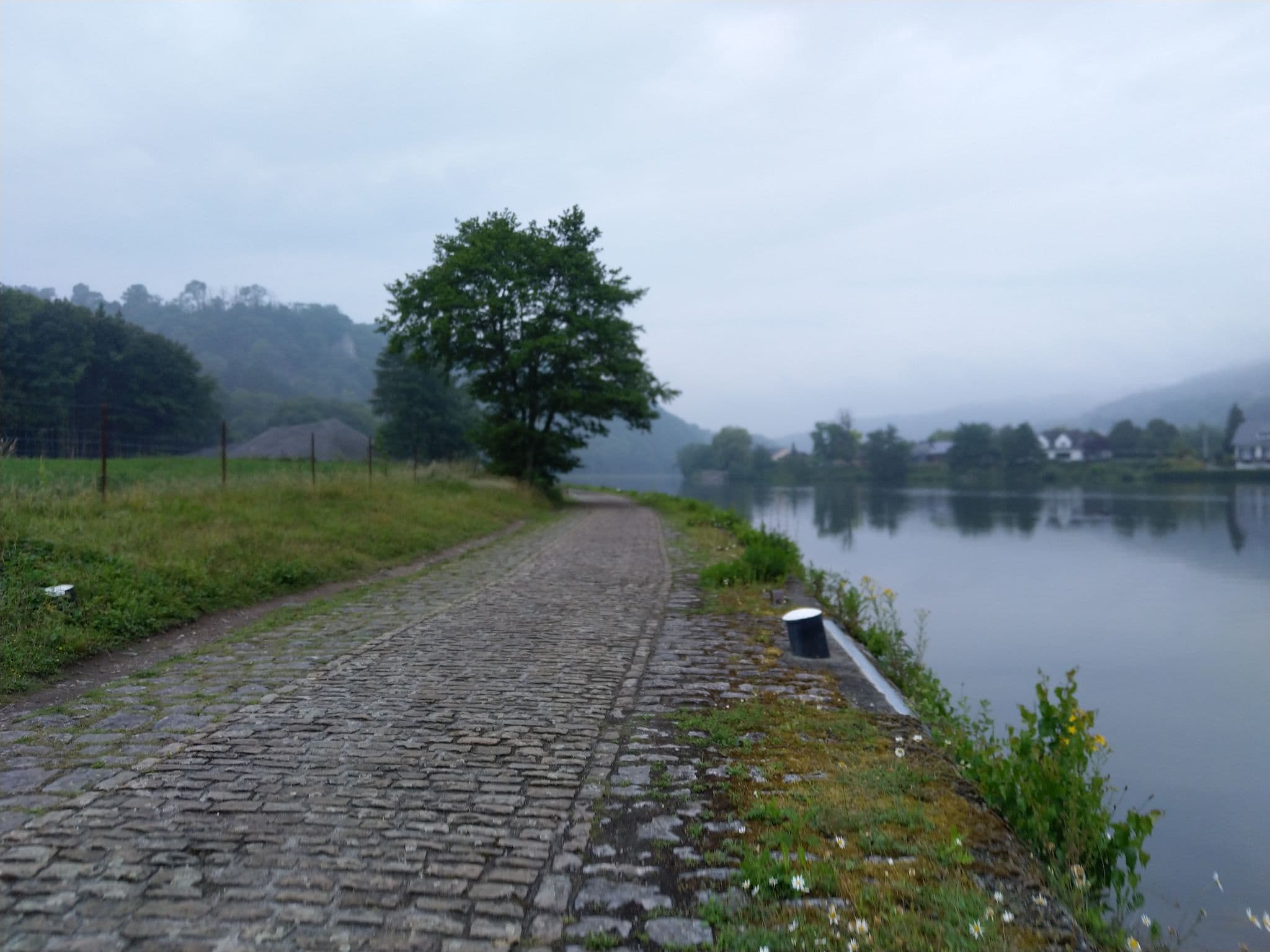 Street view near Gatsby River, Yvoir — © padididejurbise (CC BY-SA · Mapillary)