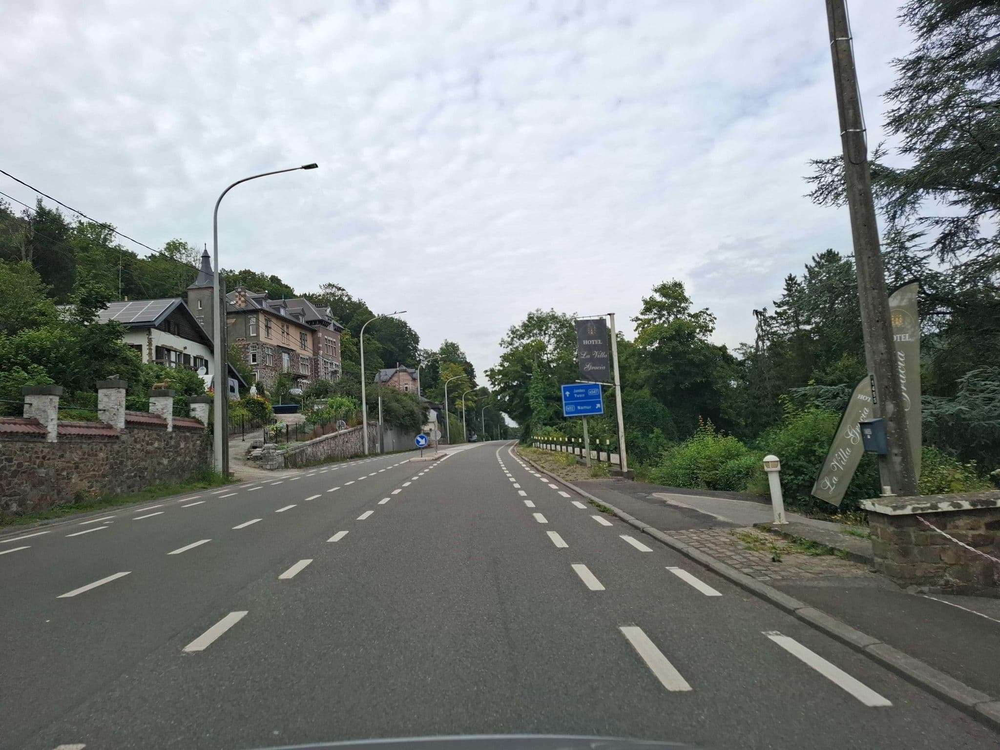 Street view near Bed And Breakfast La Mosane, Profondeville — © masterofnoroad (CC BY-SA · Mapillary)