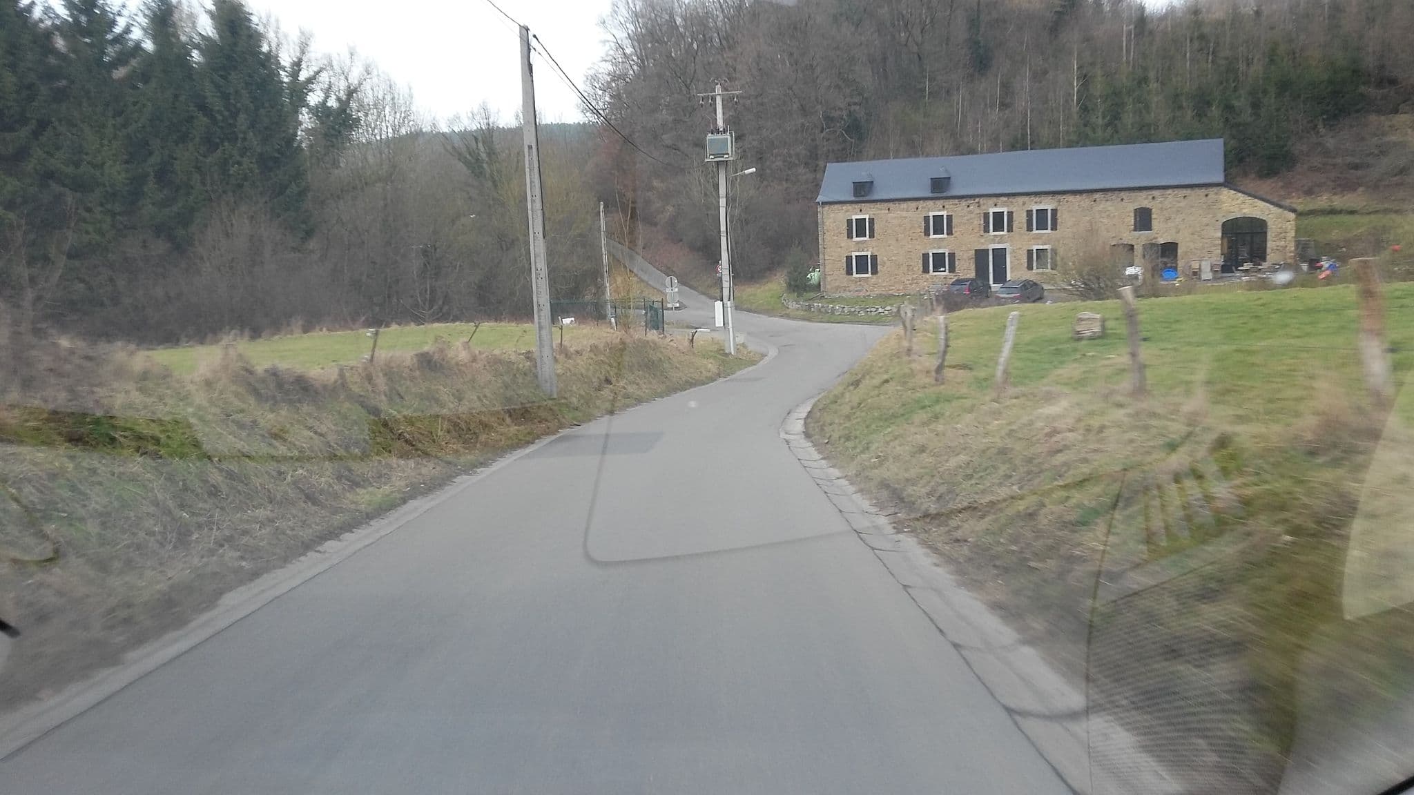 Street view near Au Monty B&B, Lustin — © foxandpotatoes (CC BY-SA · Mapillary)