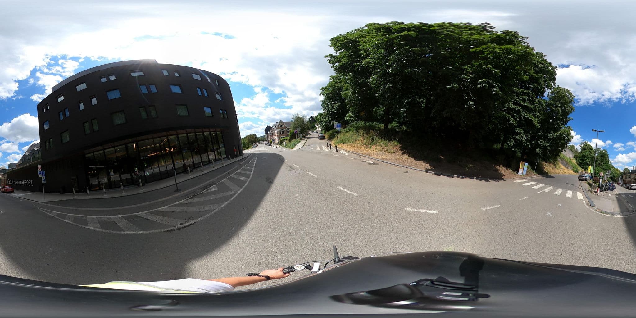 Street view near Mercure Namur Hotel, Jambes — © vbombaerts (CC BY-SA · Mapillary)