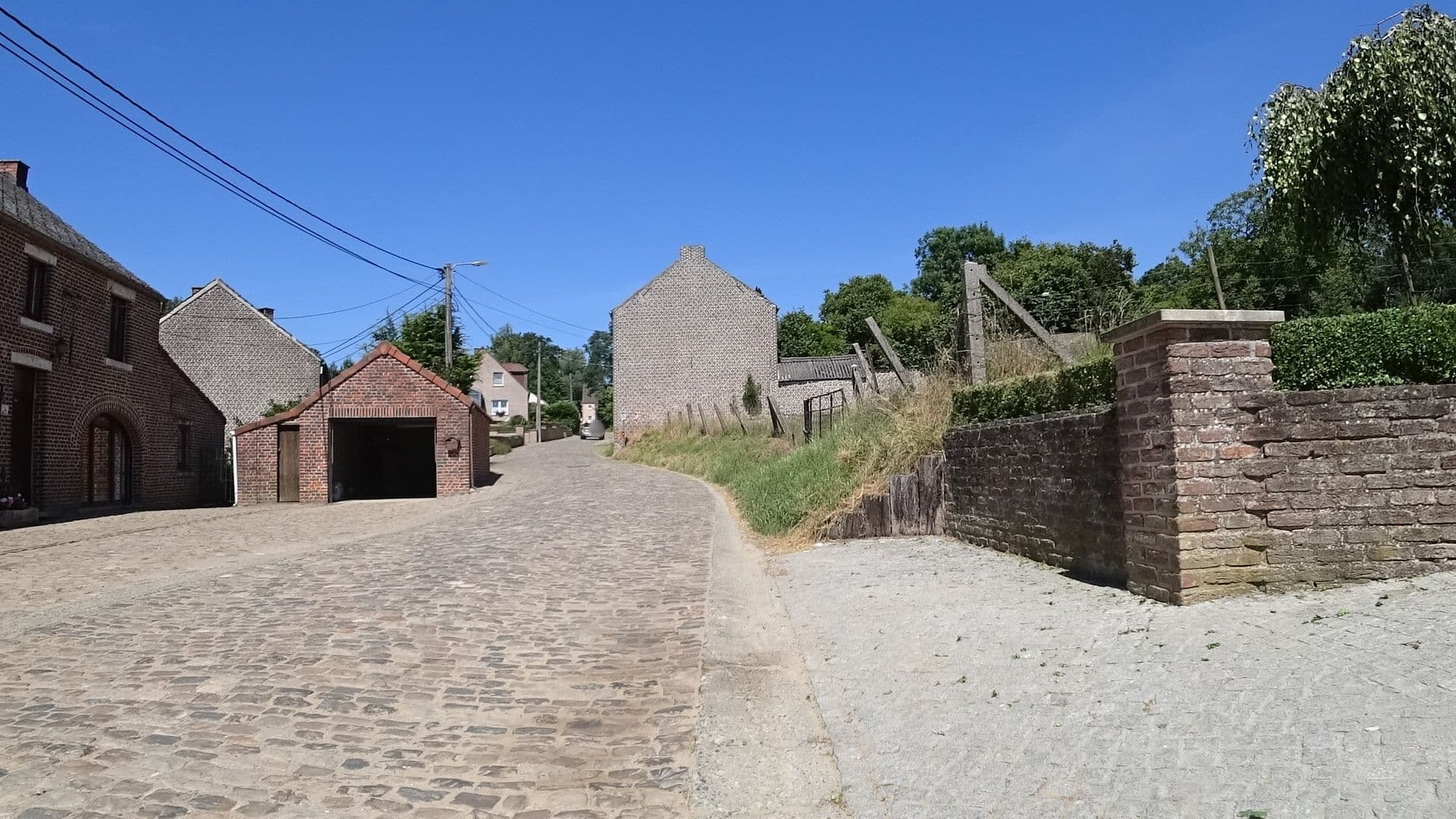 Street view near La Cabane Du Pêcheur, Incourt — © vbombaerts (CC BY-SA · Mapillary)