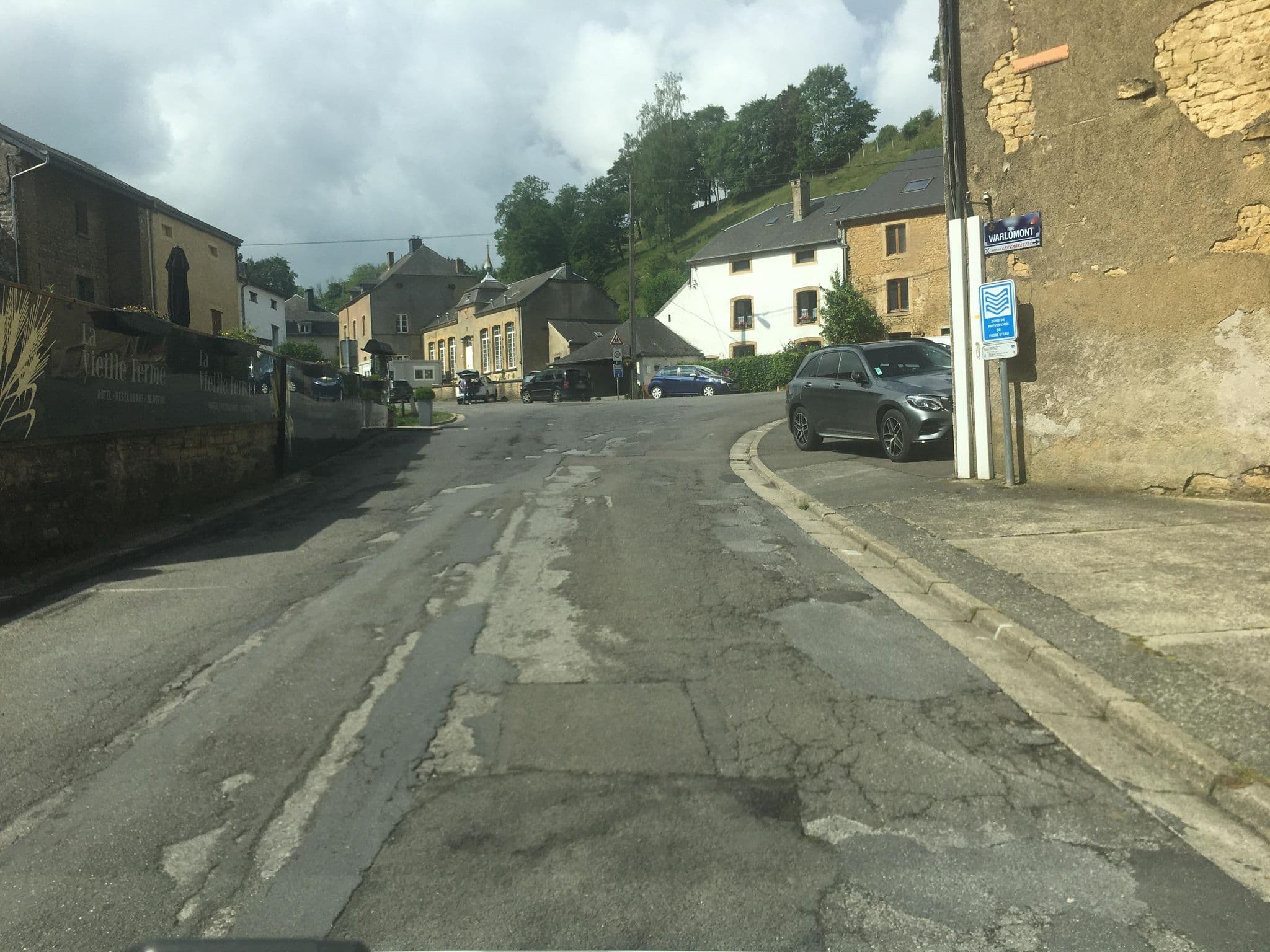 Street view near Les Jeannes, Florenville — © raymond (CC BY-SA · Mapillary)