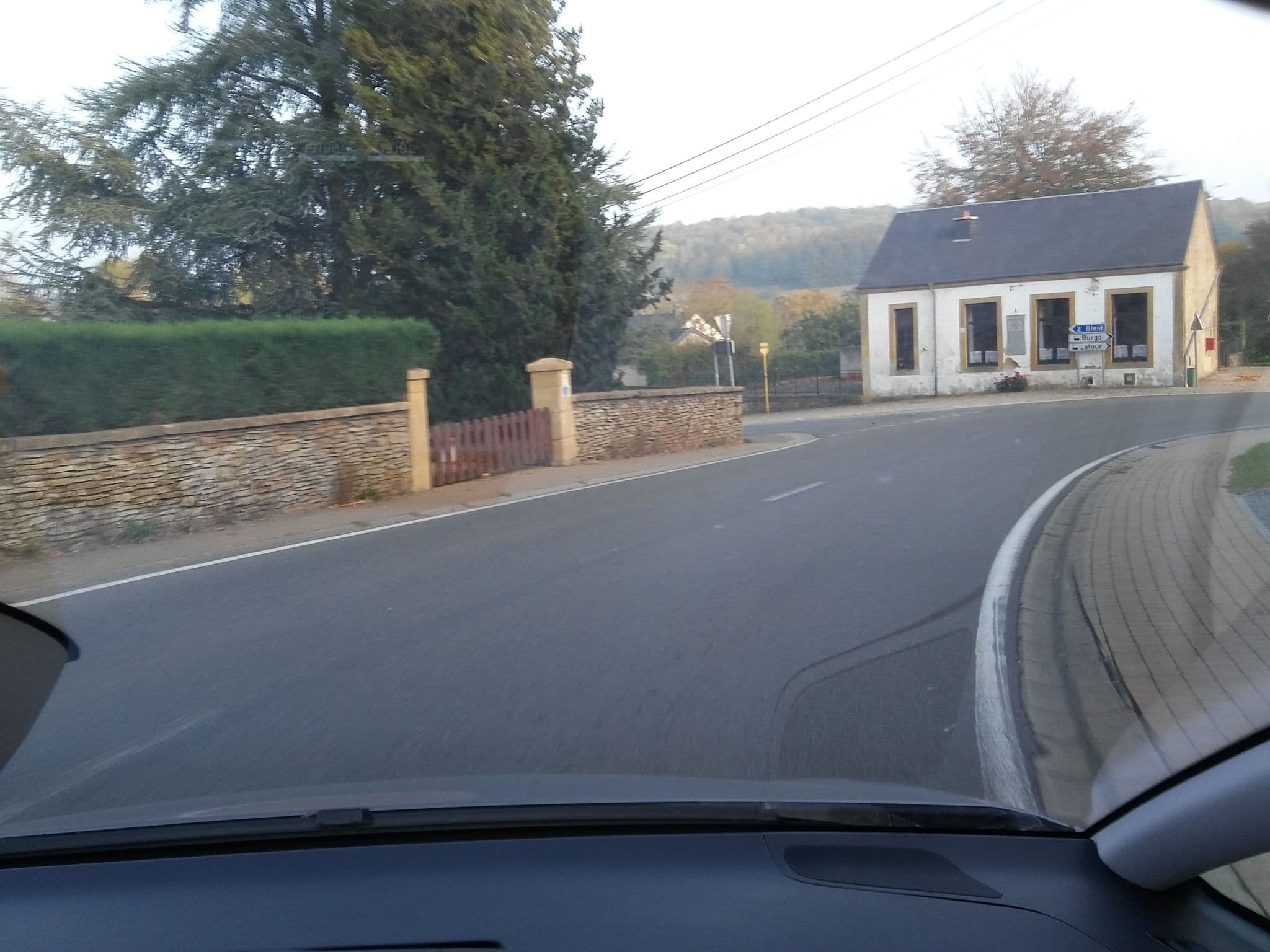 Street view near Le Nichoir de la Gaume, Latour — © foxandpotatoes (CC BY-SA · Mapillary)