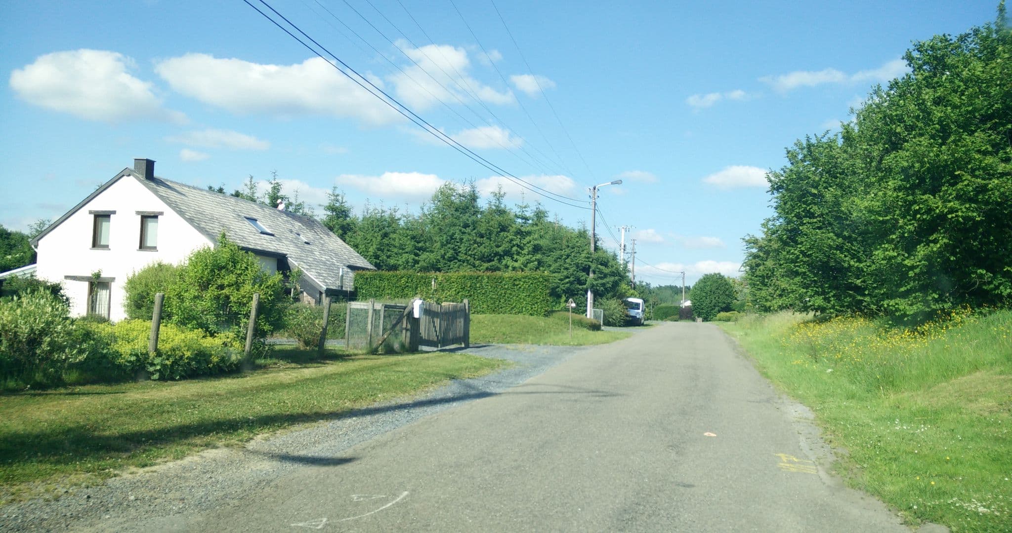 Street view near huisje in de Ardennen 🌲🐗, Houffalize — © joostjakob (CC BY-SA · Mapillary)