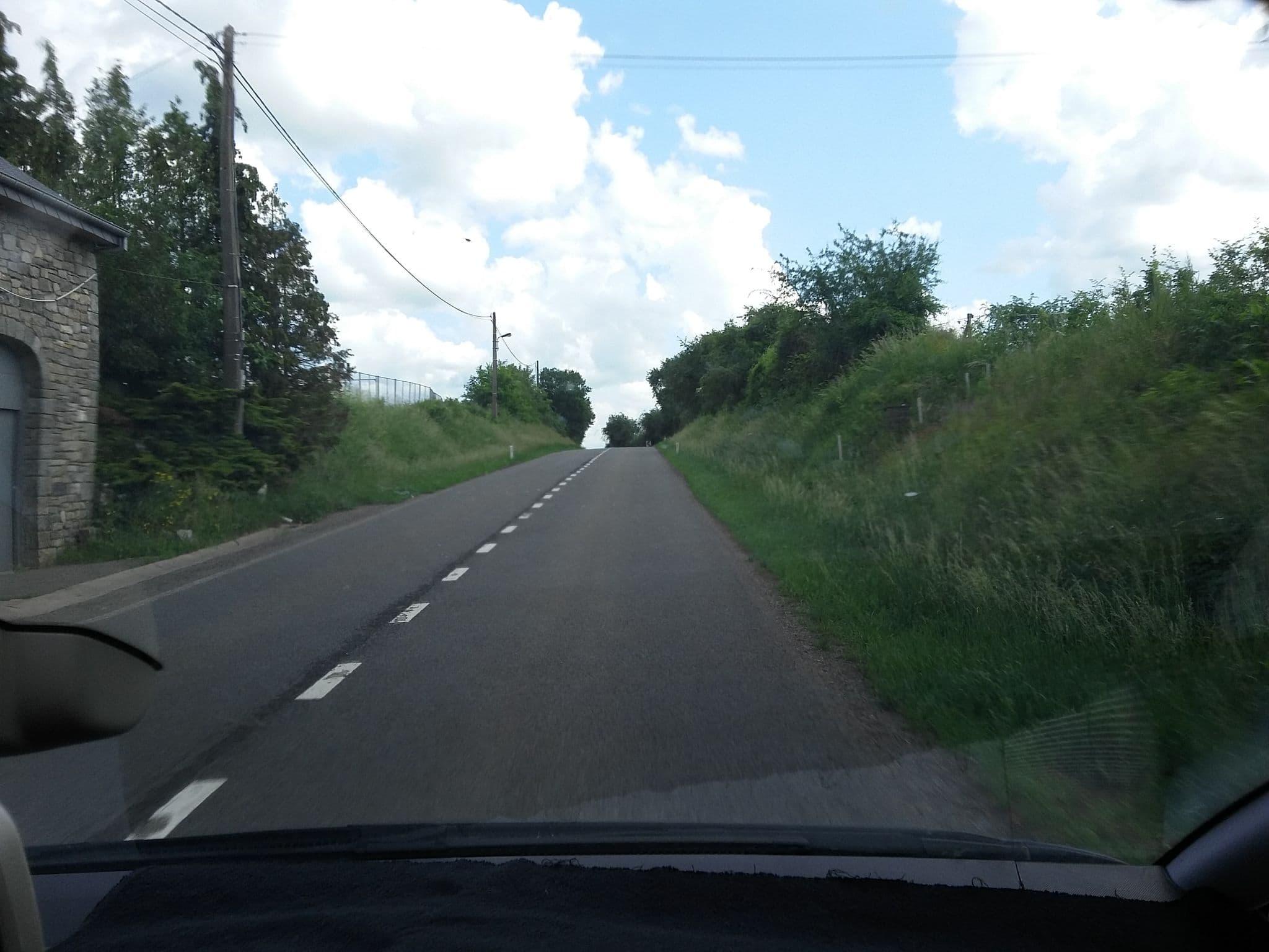Street view near Villa Le Charme D’Epona, Wavreille — © foxandpotatoes (CC BY-SA · Mapillary)