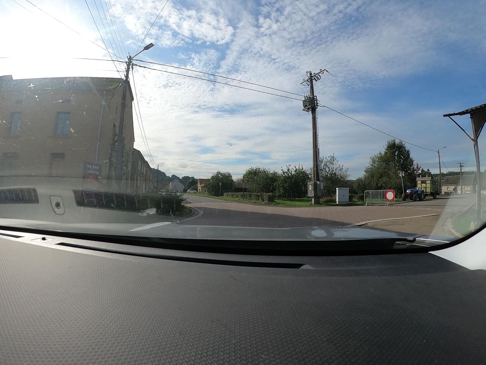 Street view near Le Pigeonnier, Rouvroy — © RaphaelPasLoin (CC BY-SA · Mapillary)