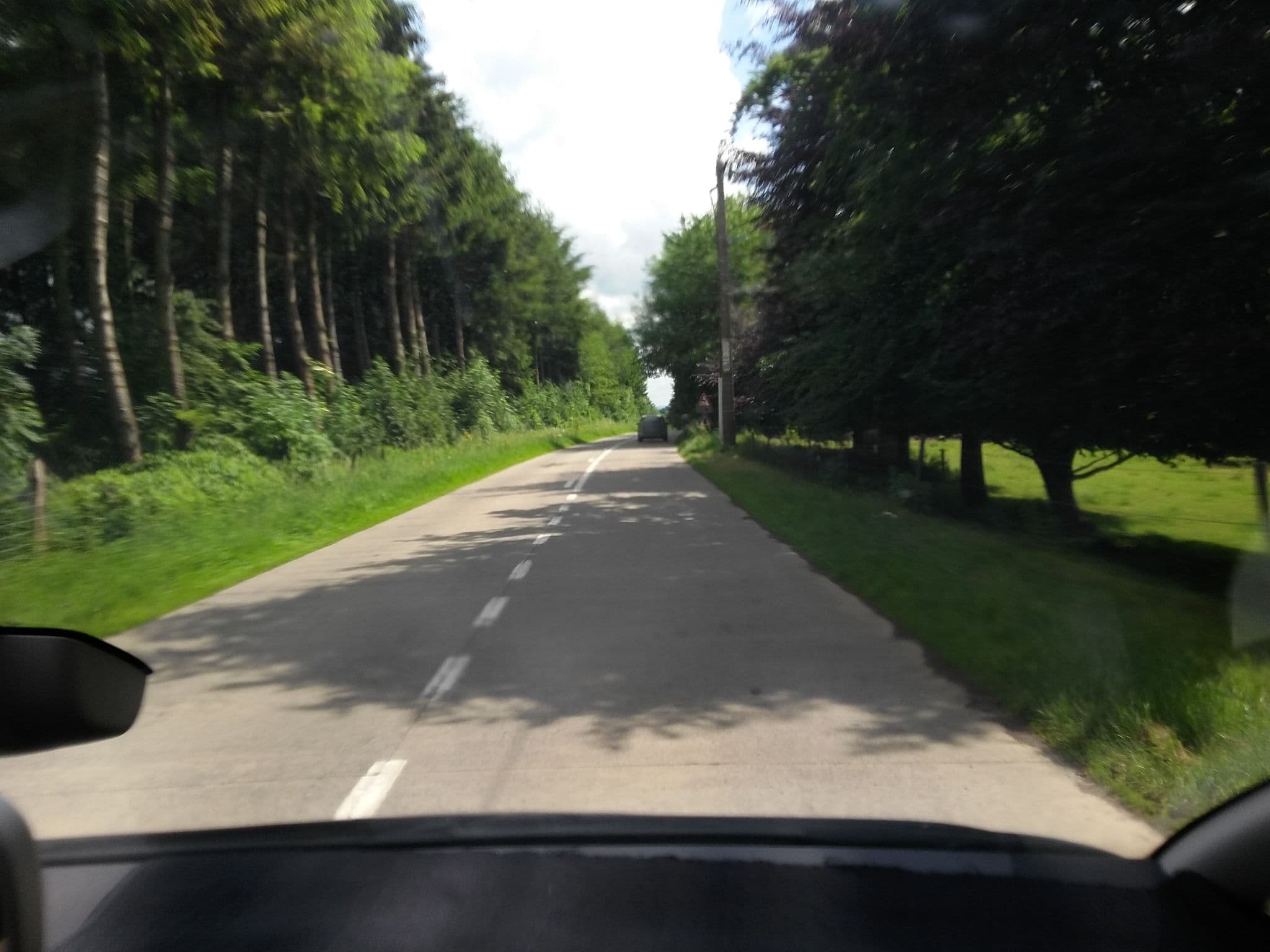 Street view near Chateau e Jannée, Leignon — © foxandpotatoes (CC BY-SA · Mapillary)