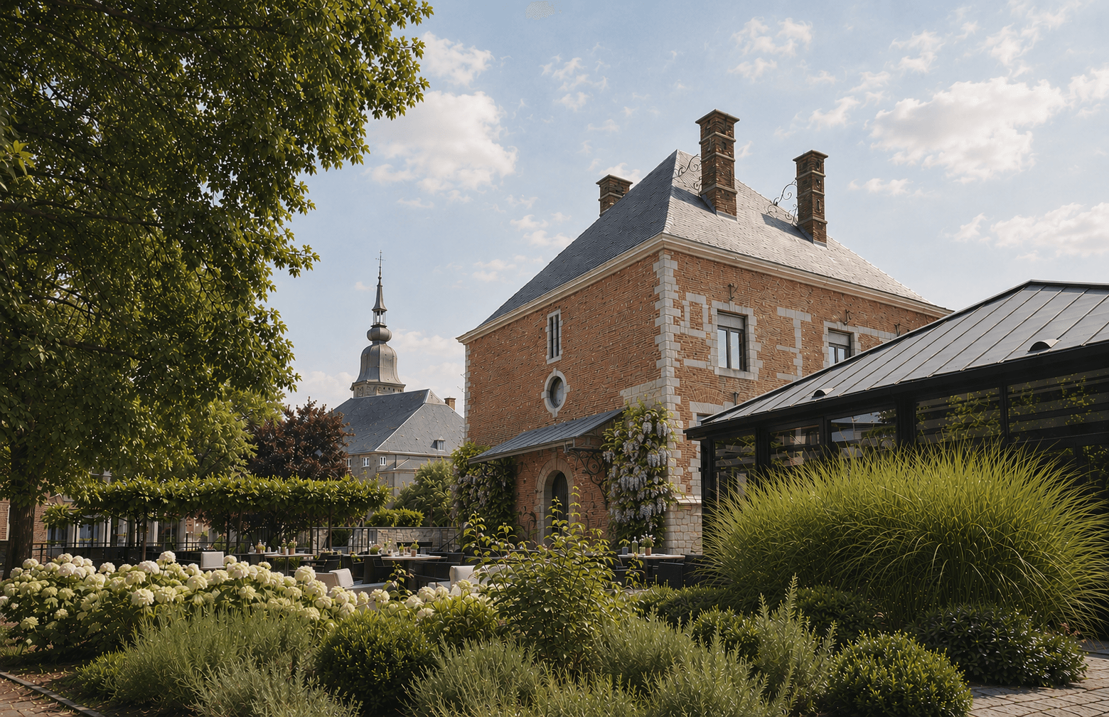 Hotel Le Manoir (via Wikimedia Commons, CC BY-SA 4.0)