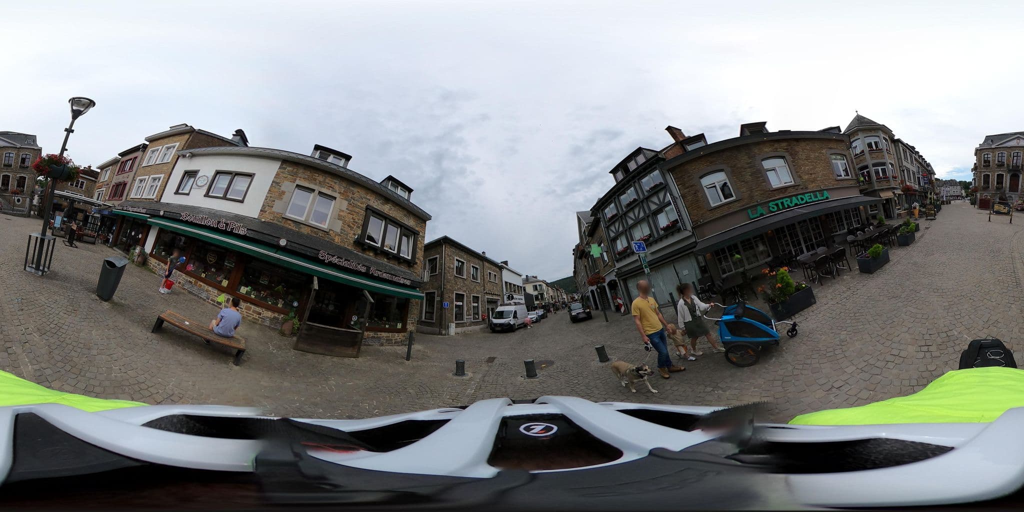 Street view near Chateau de Fisenne, La Roche-en-Ardenne — © Mizuna (CC BY-SA · Mapillary)