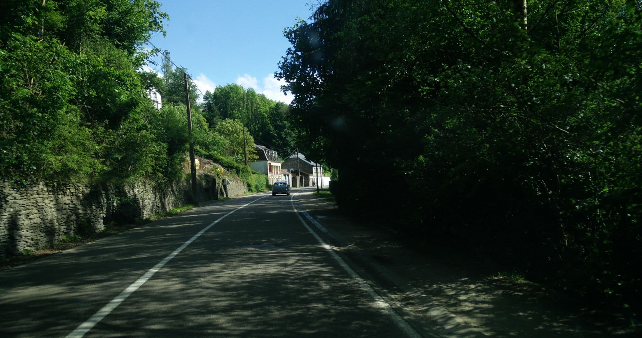 Street view near Hutstuf, La Roche-en-Ardenne — © joostjakob (CC BY-SA · Mapillary)