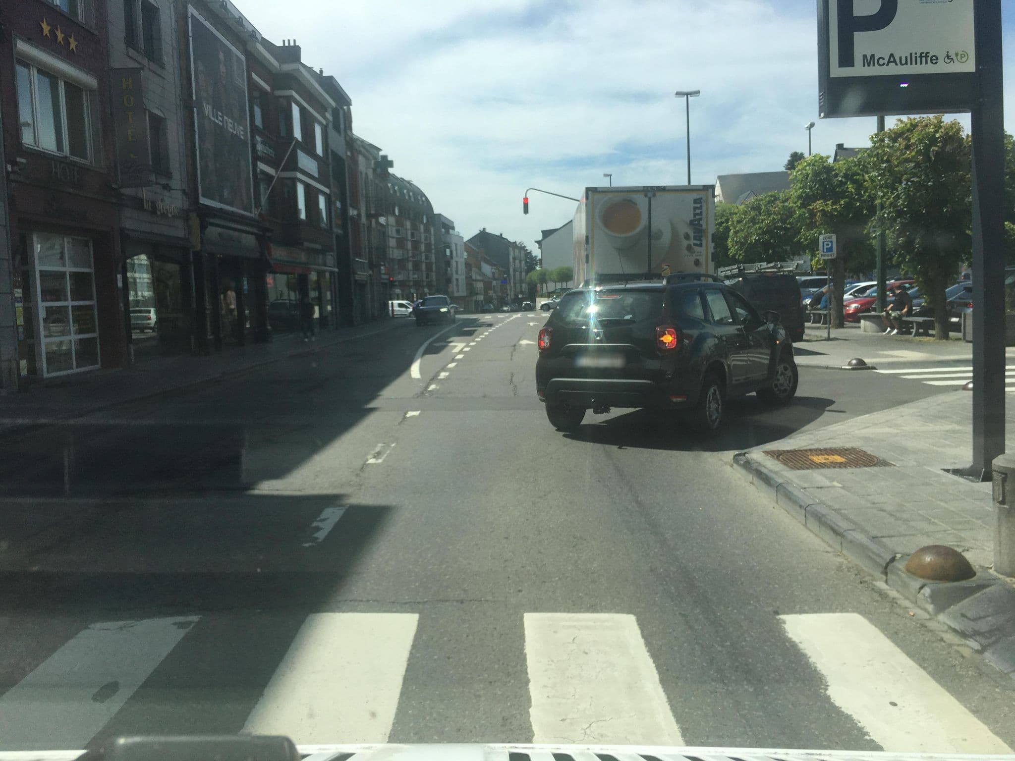 Street view near Hotel Leo Station, Villa et Annexes, Bastogne — © raymond (CC BY-SA · Mapillary)