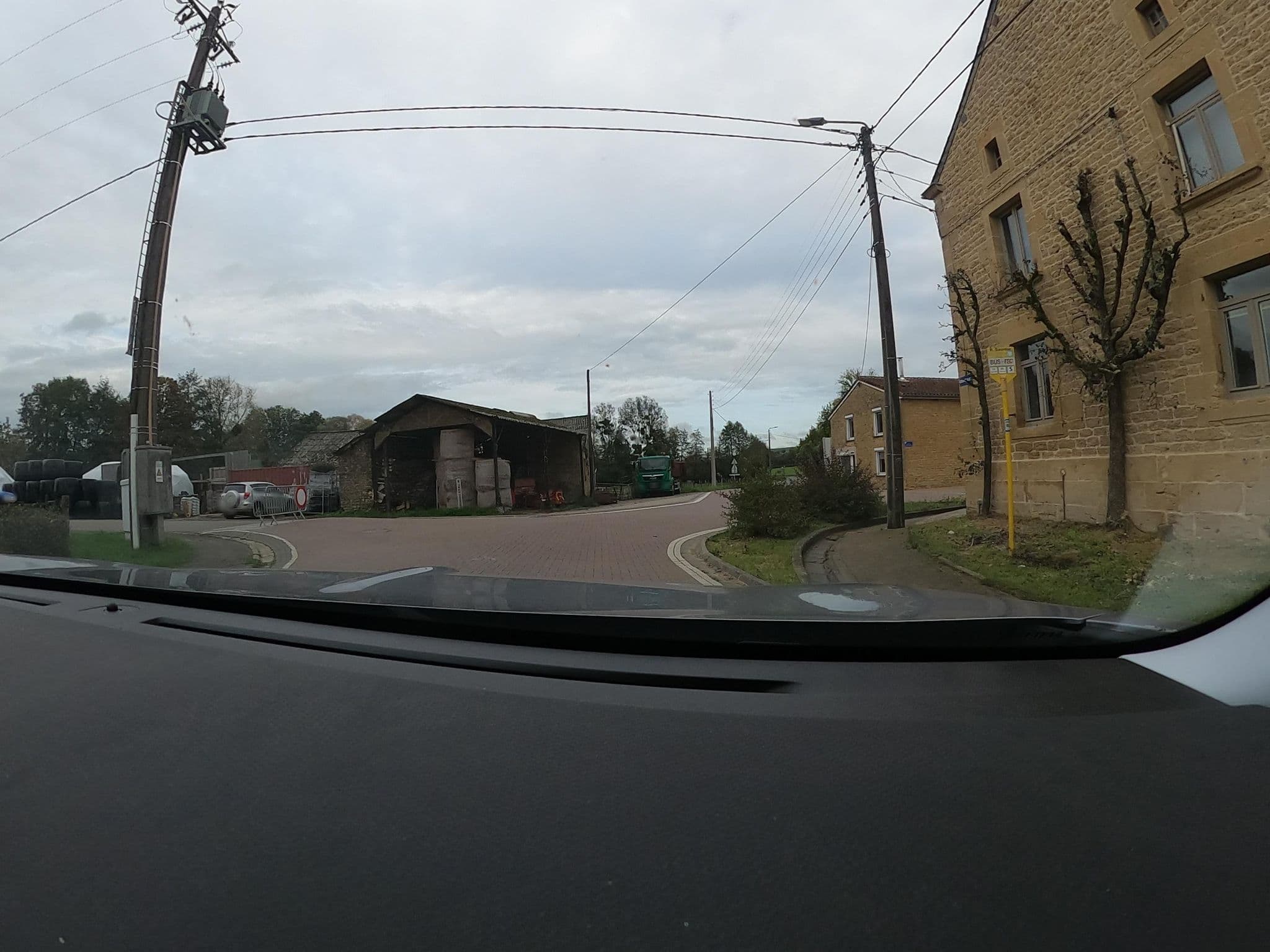 Street view near Gîte du Pigeonnier, Rouvroy — © RaphaelPasLoin (CC BY-SA · Mapillary)