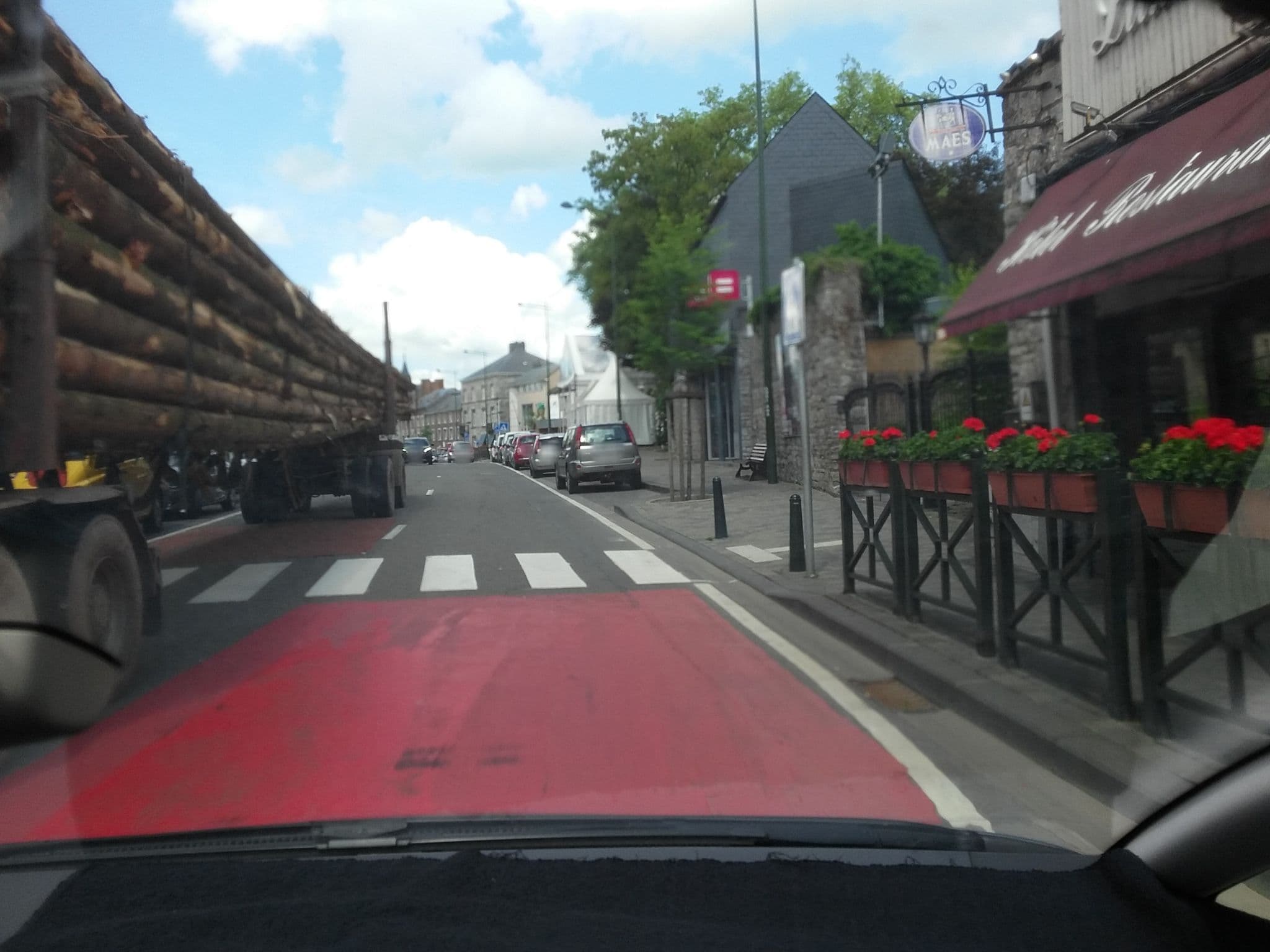 Street view near Le Luxembourg, Rochefort — © foxandpotatoes (CC BY-SA · Mapillary)