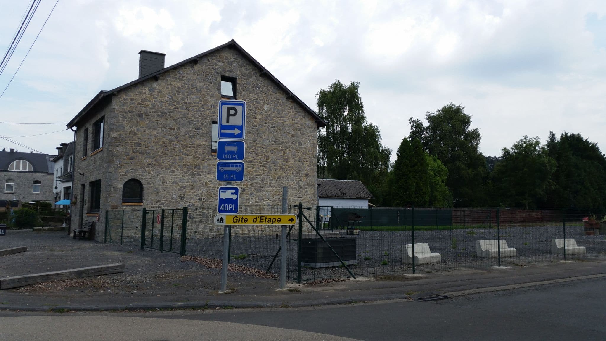 Street view near L'Ancienne scierie de Han sur Lesse, Han-sur-Lesse — © it_s_so_funny (CC BY-SA · Mapillary)