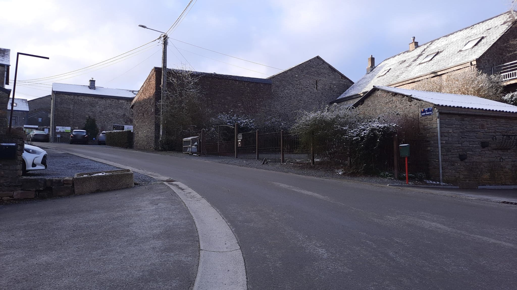 Street view near A l'ombre du vieux poirier, Manhay — © vdamgu (CC BY-SA · Mapillary)