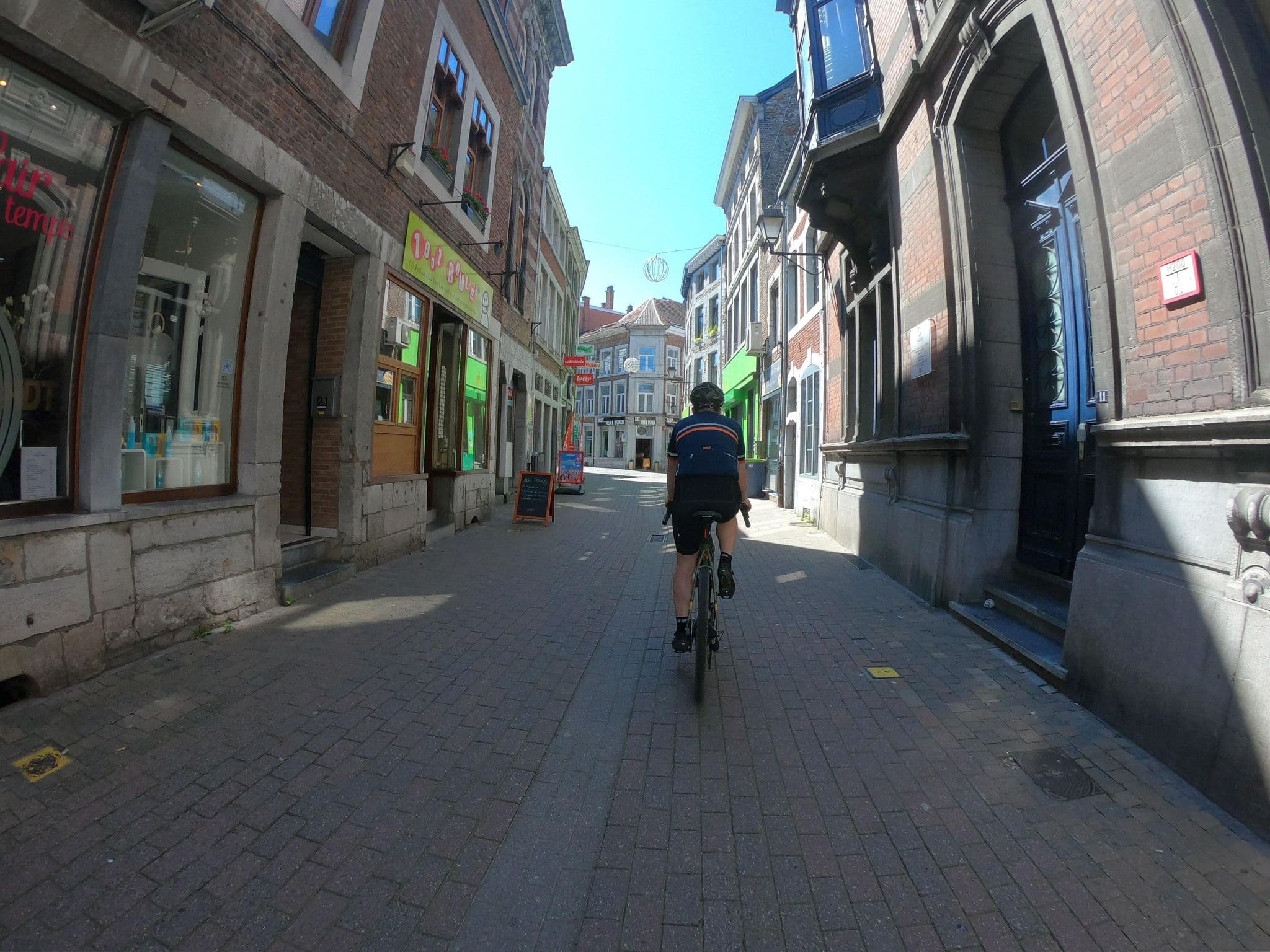 Street view near Le Temps passe sprl - Chambres d'hôtes, Huy — © joostjakob (CC BY-SA · Mapillary)