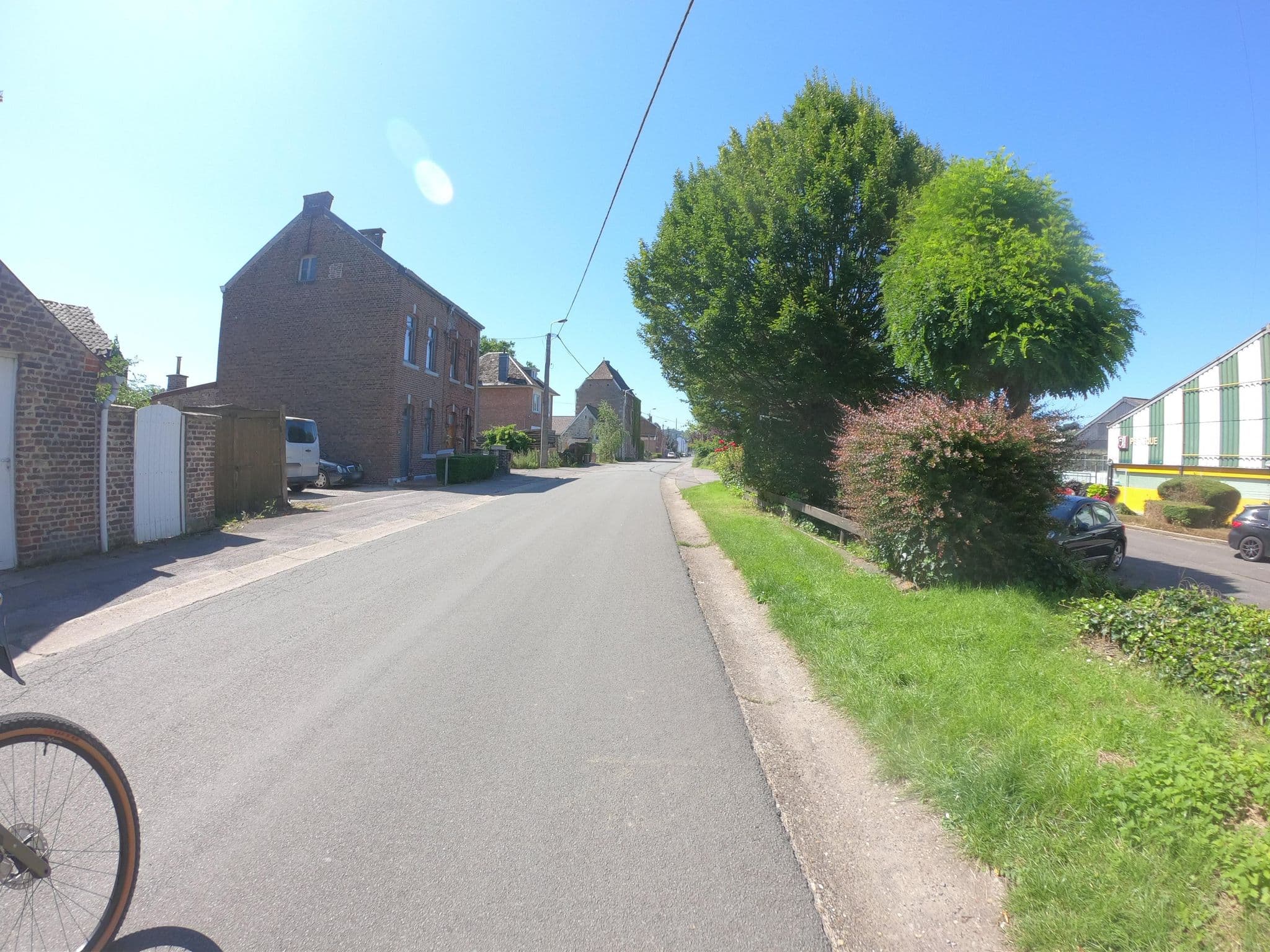 Street view near Auberge De La Campagne Sa, Tihange — © joostjakob (CC BY-SA · Mapillary)