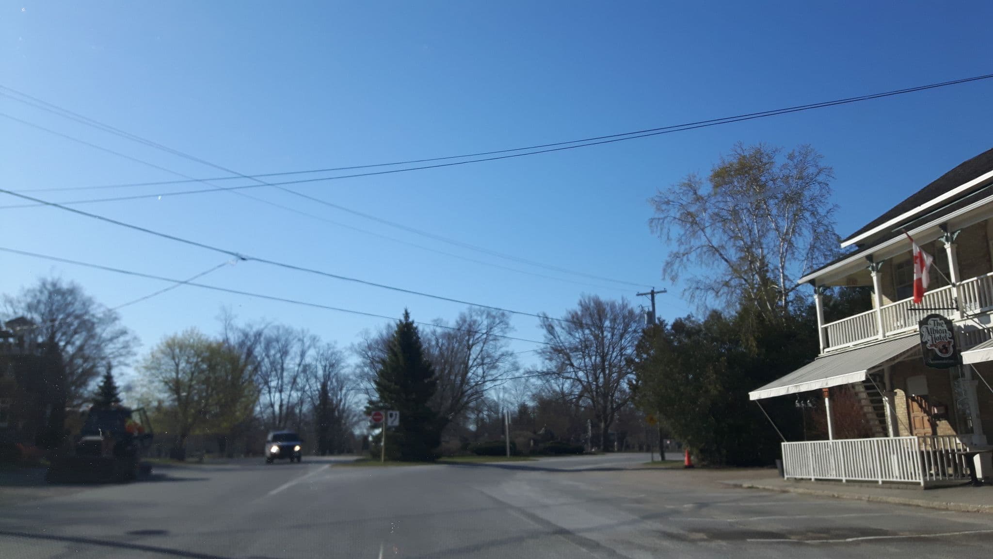 Street view near The Albion Hotel, Bluewater — © liammorley (CC BY-SA · Mapillary)
