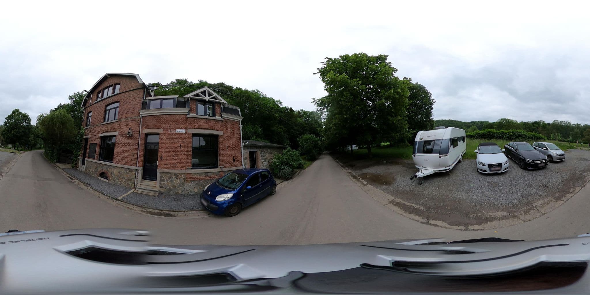 Street view near Auberge Le Barrage, Esneux — © pierreserpe (CC BY-SA · Mapillary)