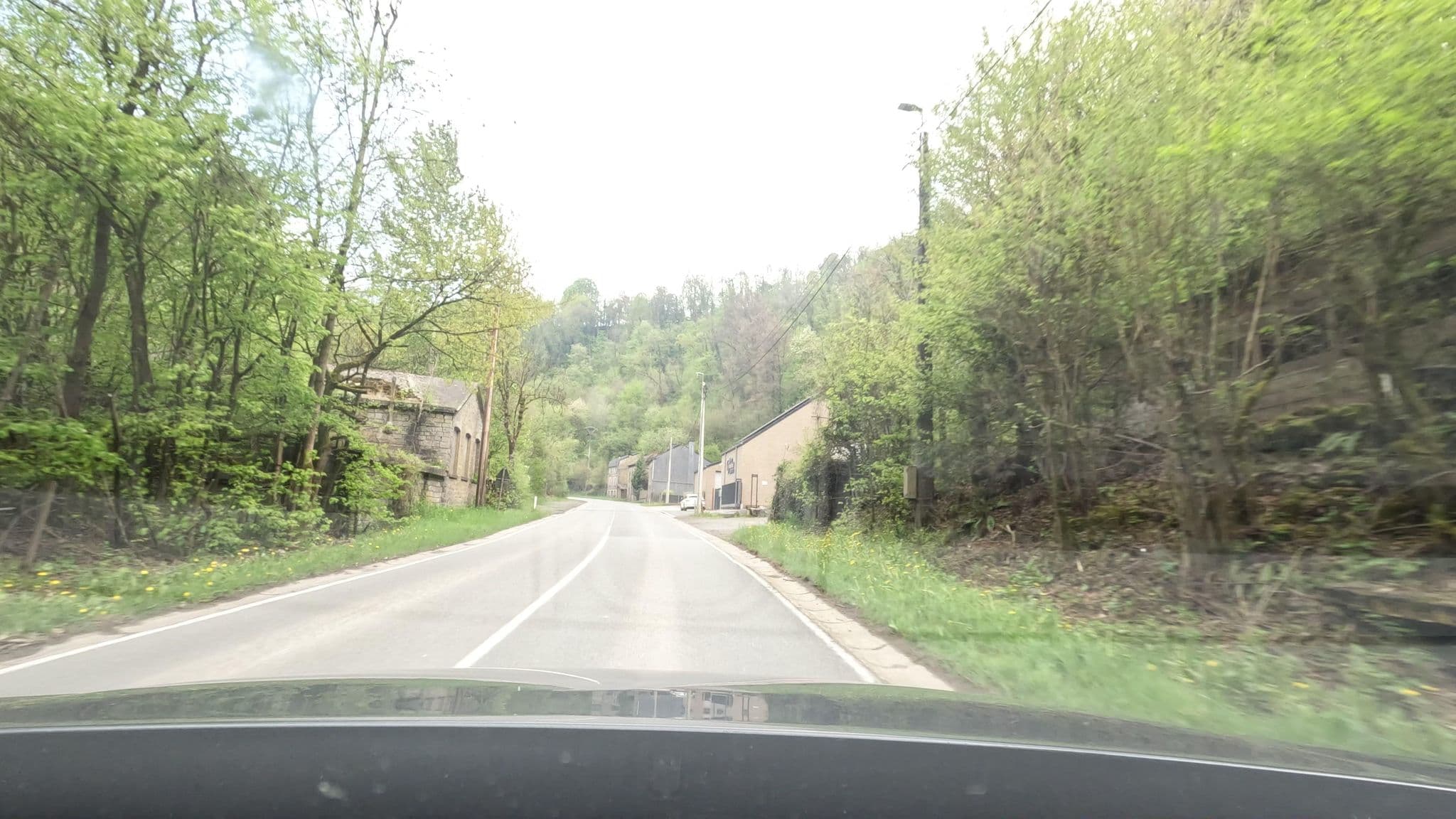 Street view near Domaine d'Aventure Pays des pierres, Poulseur — © vinisa (CC BY-SA · Mapillary)