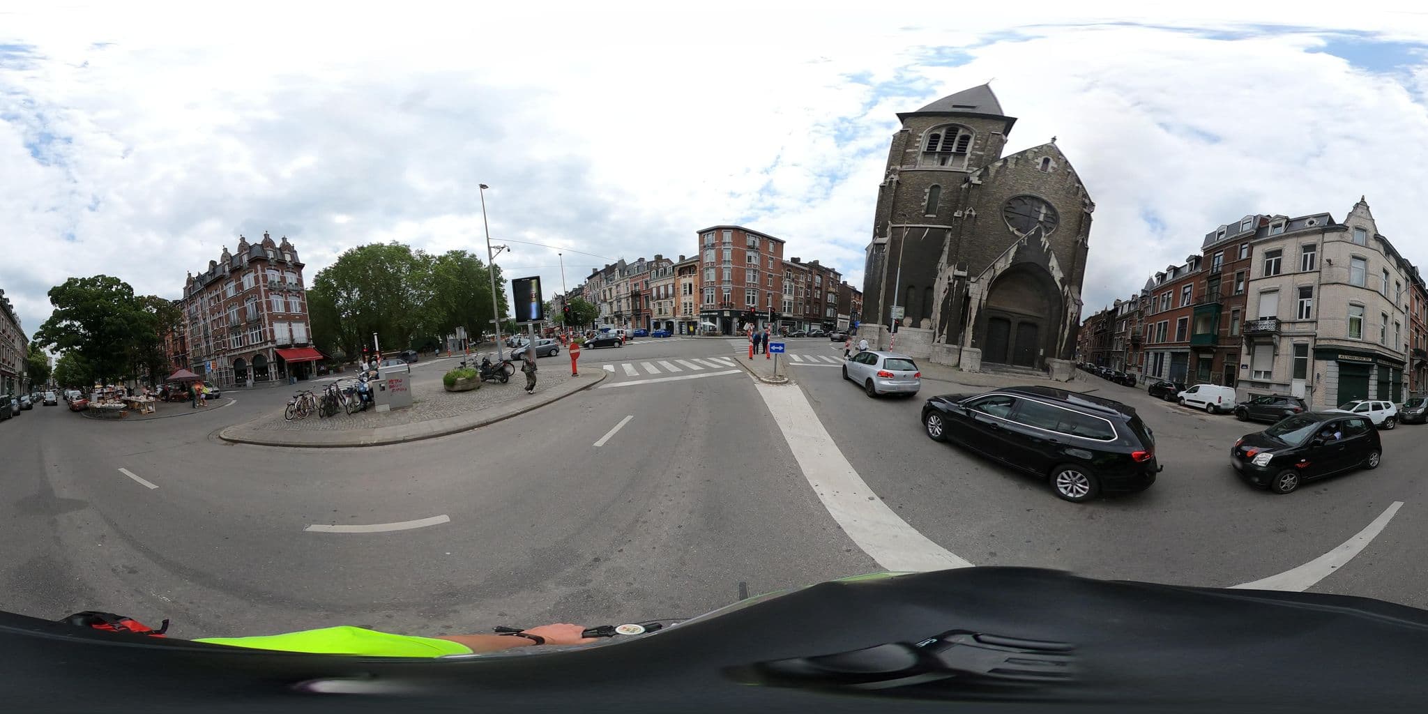 Street view near Ryad Mogador Liege, Liège — © vbombaerts (CC BY-SA · Mapillary)