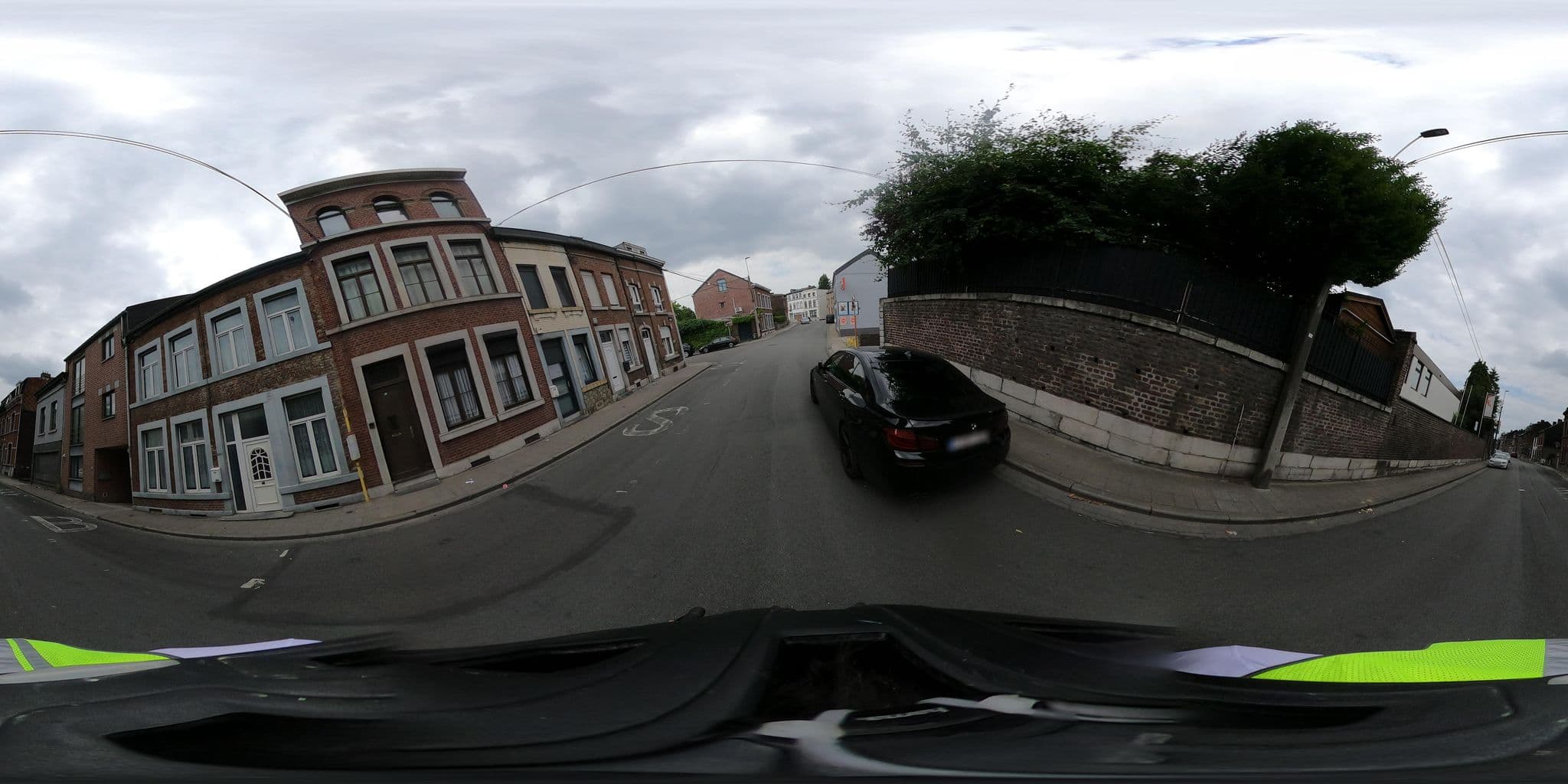 Street view near Domaine De Belvaux, Grivegnée — © ledantec (CC BY-SA · Mapillary)