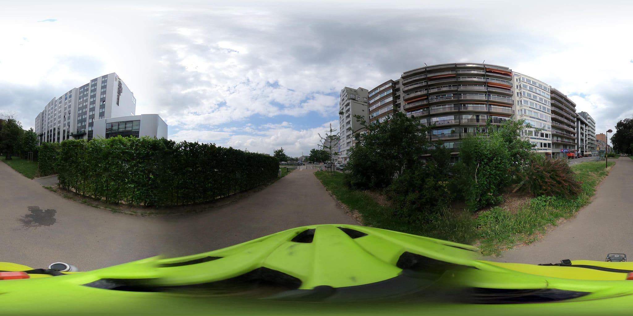 Street view near Holiday Inn Liege, Liège — © ledantec (CC BY-SA · Mapillary)