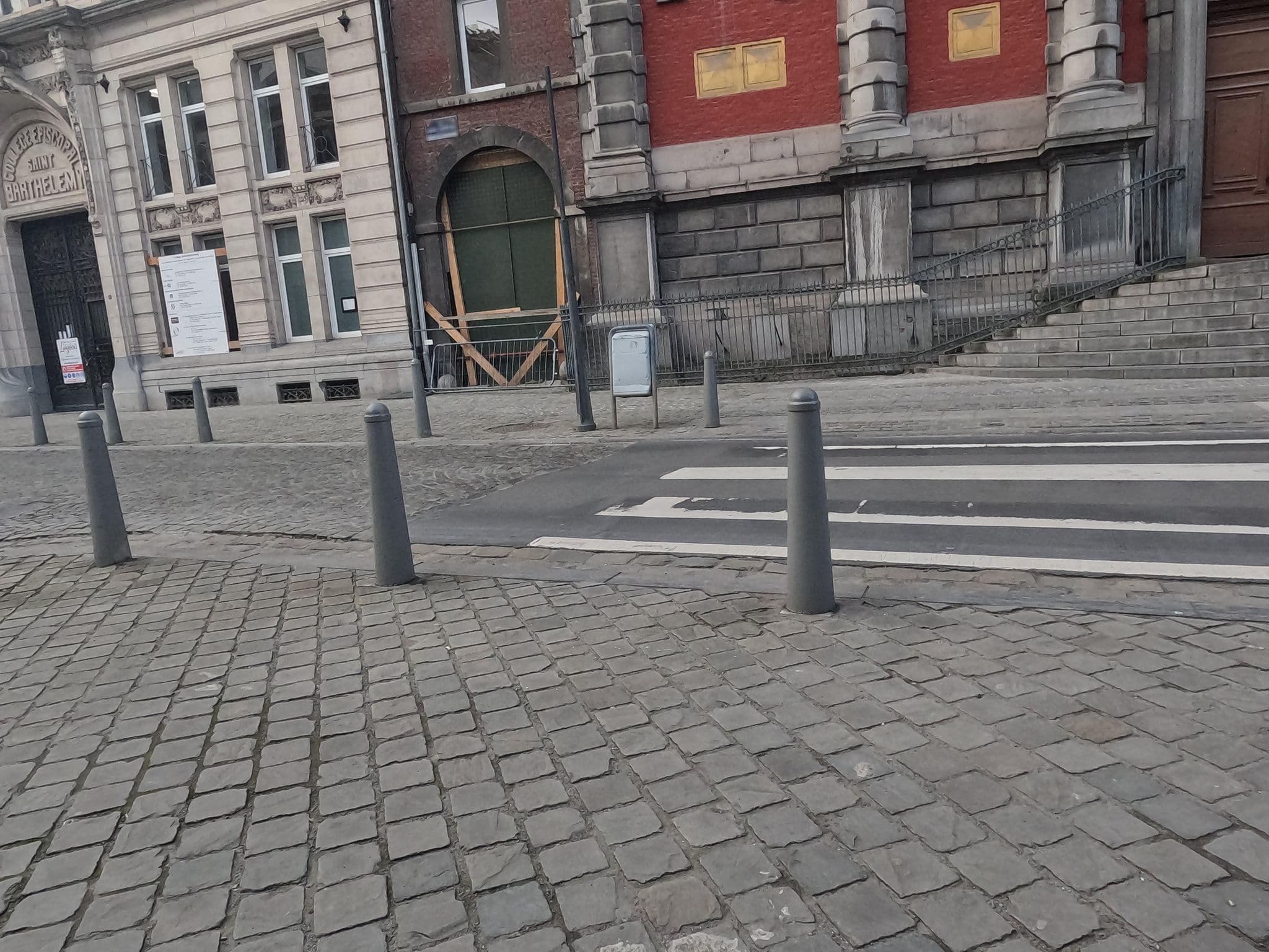 Street view near Hotel Hors Chateau, Liège — © vinisa (CC BY-SA · Mapillary)