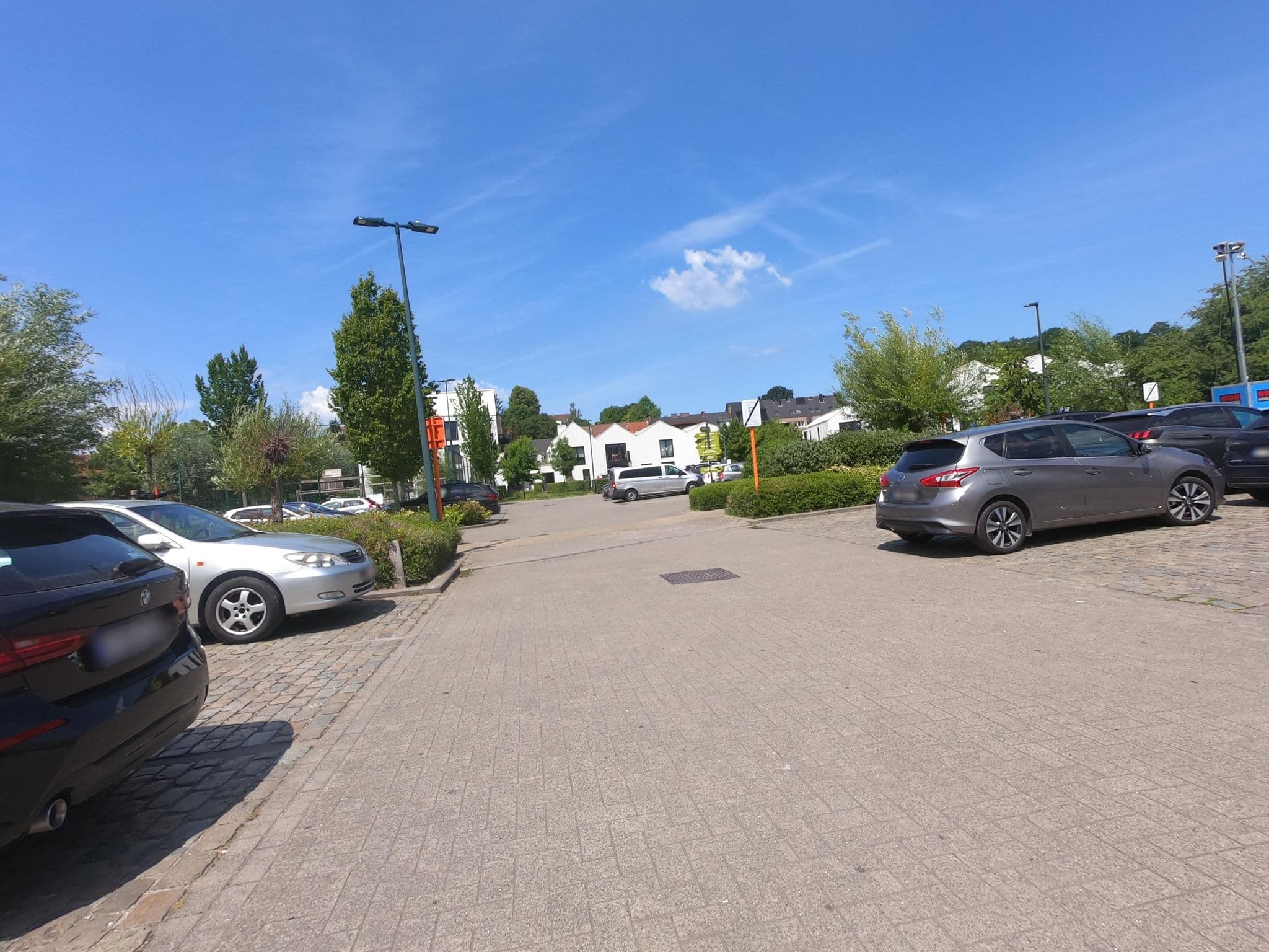 Street view near Johnny's, Hoeilaart — © thierry1030 (CC BY-SA · Mapillary)