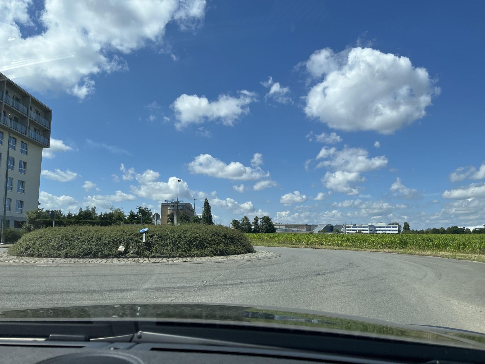 Street view near Pullman Brussels Airport, Diegem — © bemapper (CC BY-SA · Mapillary)