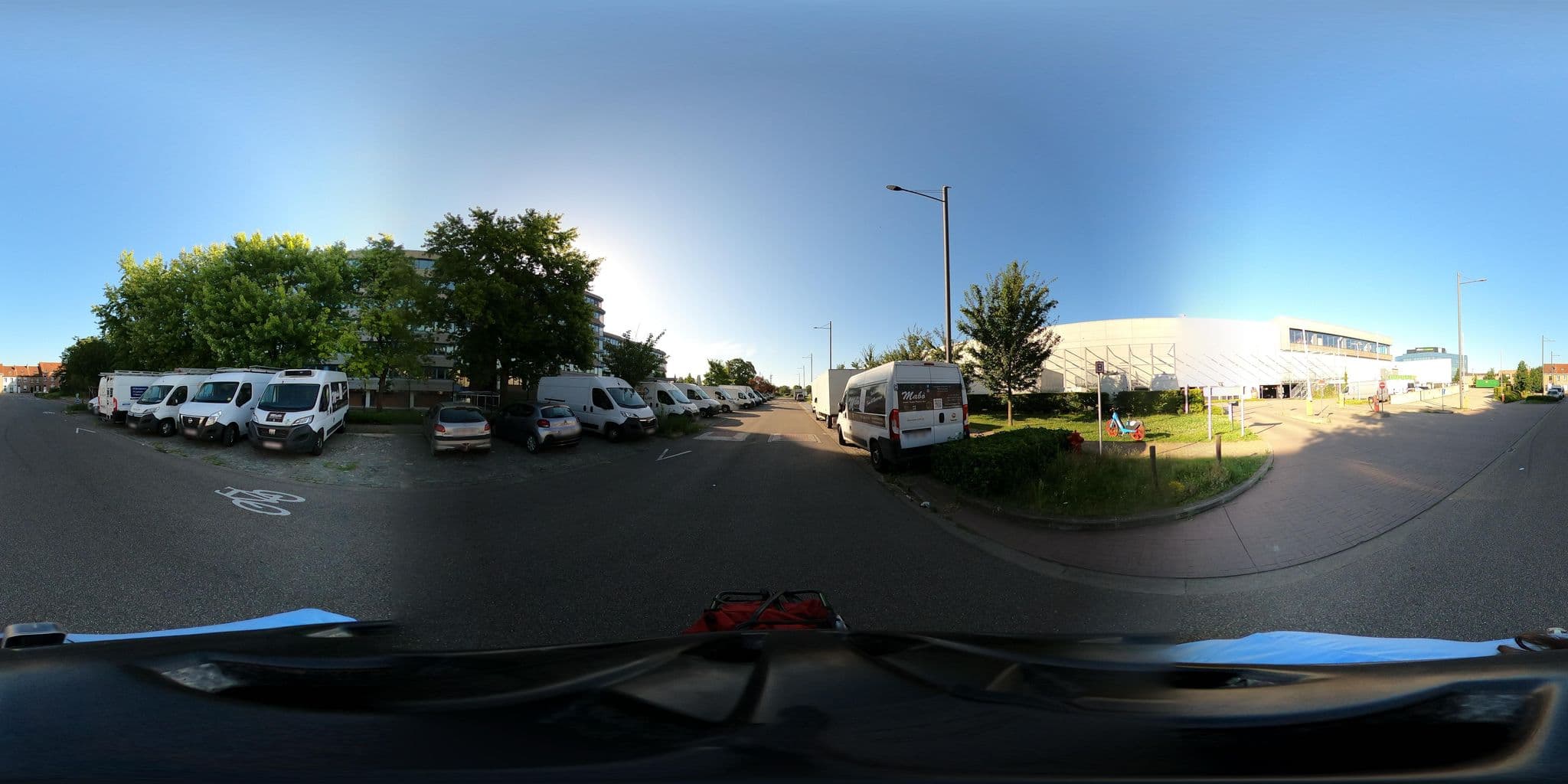 Street view near La Porte D'ulysse, Evere — © RaphaelPasLoin (CC BY-SA · Mapillary)