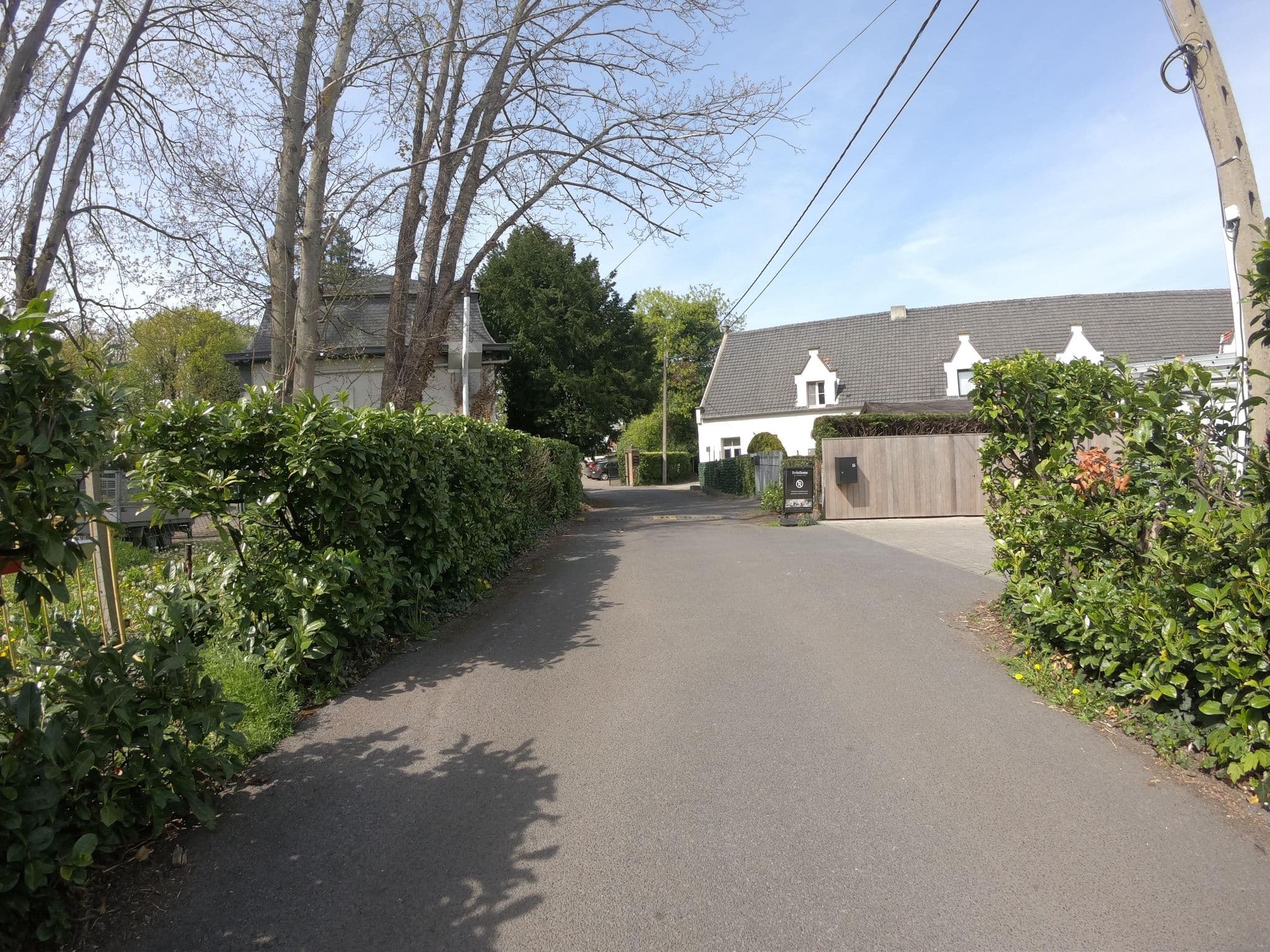 Street view near Trianon Hotel, Hever — © filipc (CC BY-SA · Mapillary)