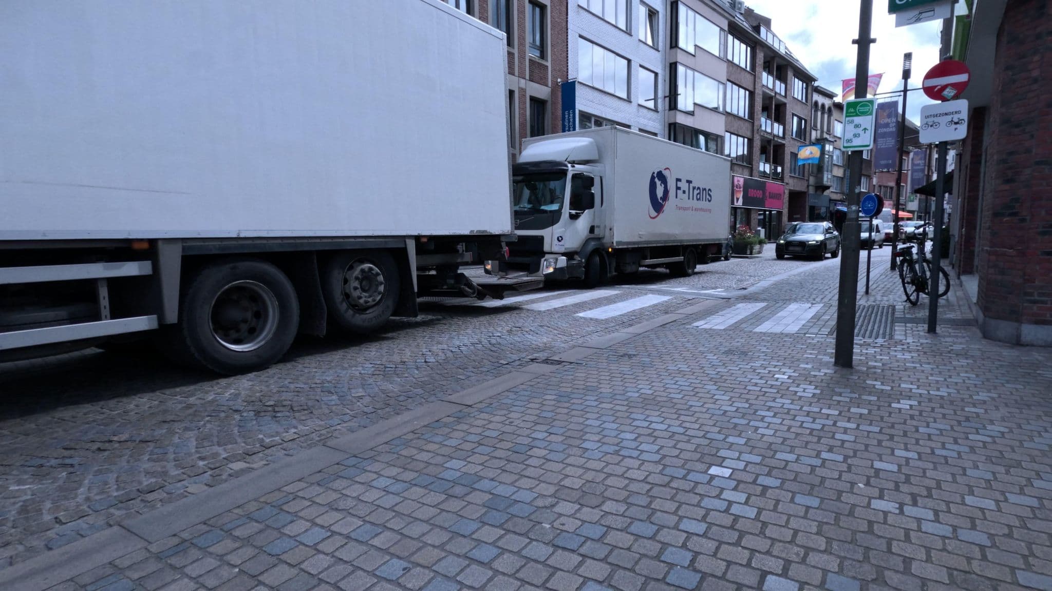 Street view near Hotel Mama, Mechelen — © filipc (CC BY-SA · Mapillary)