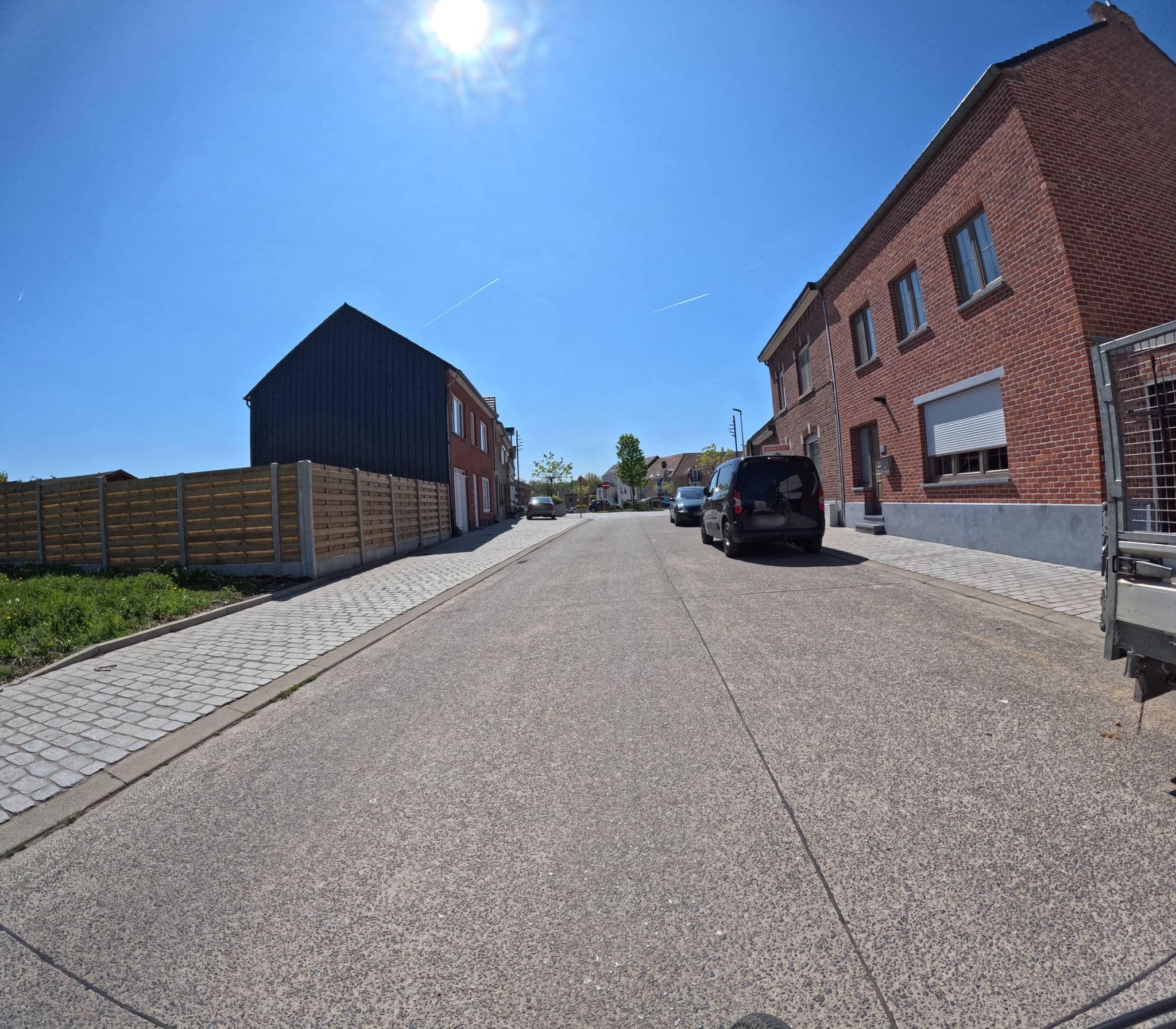 Street view near Huize Senselberg, Brustem — © madel (CC BY-SA · Mapillary)