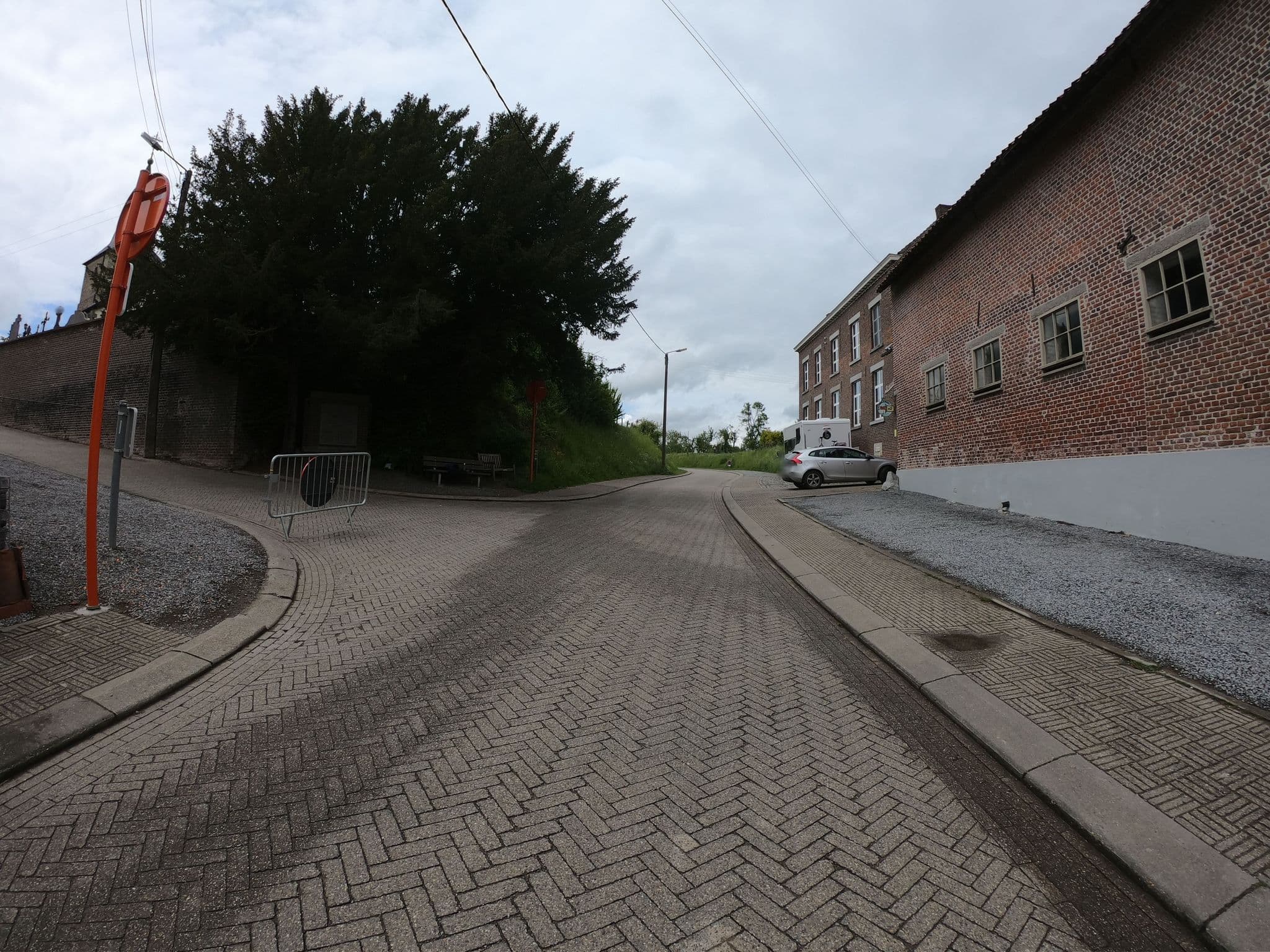 Street view near Servaes Hoeve, Borgloon — © joostjakob (CC BY-SA · Mapillary)