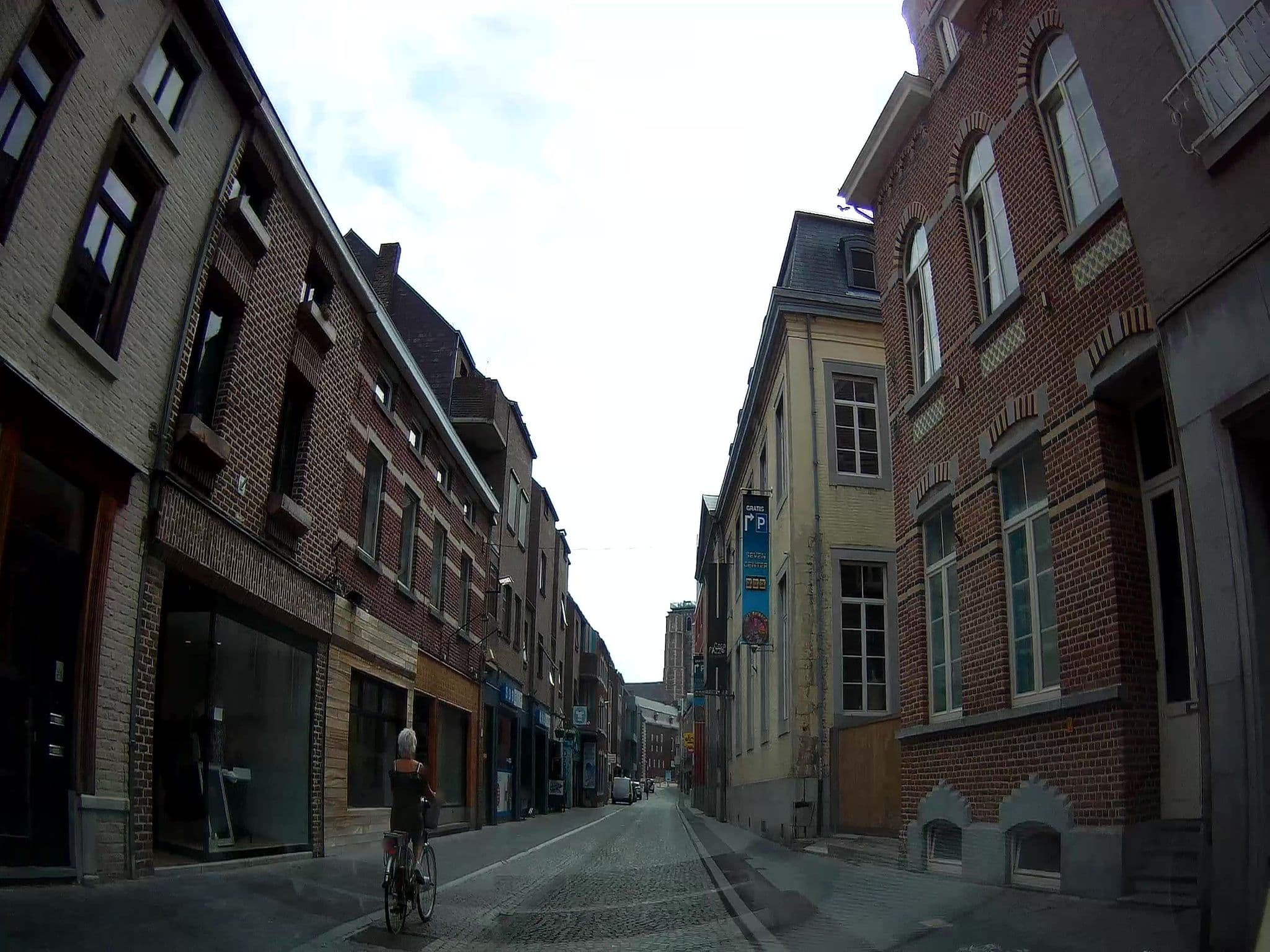 Street view near monastere saint roch, Sint-Truiden — © fuchserl (CC BY-SA · Mapillary)
