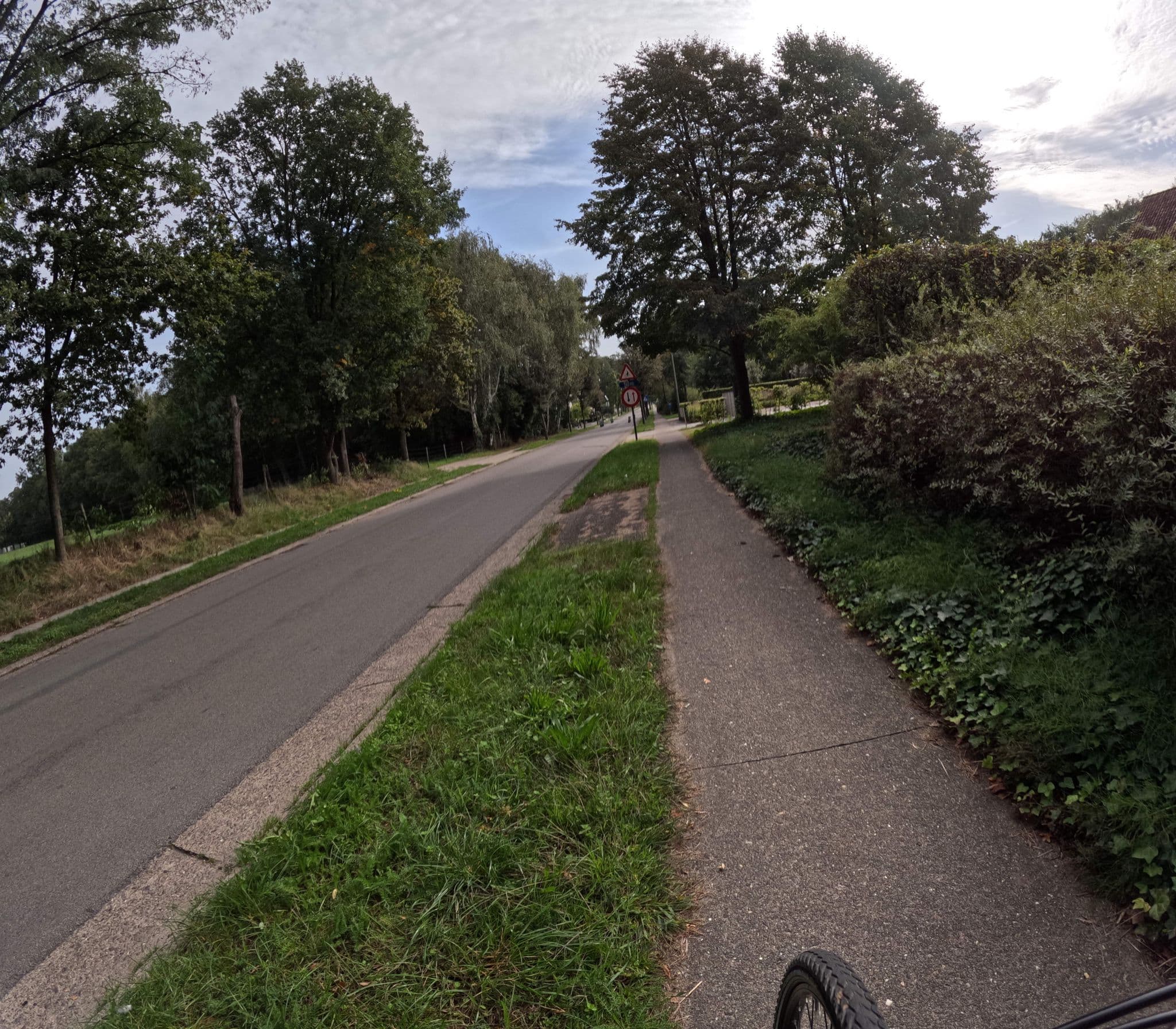 Street view near B&B De Epicurist, Zonhoven — © madel (CC BY-SA · Mapillary)