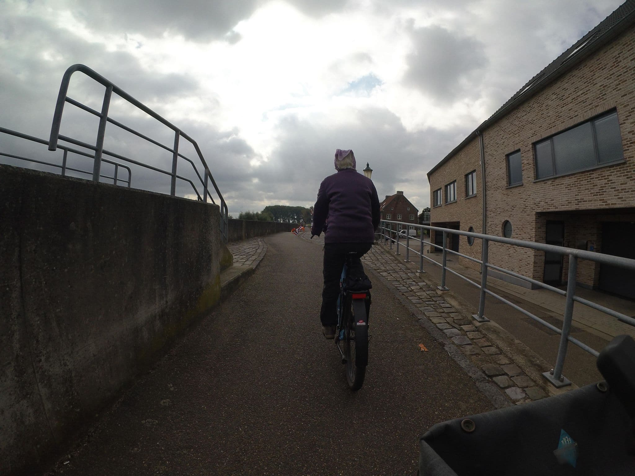 Street view near Maaszicht, Uikhoven — © marczoutendijk (CC BY-SA · Mapillary)