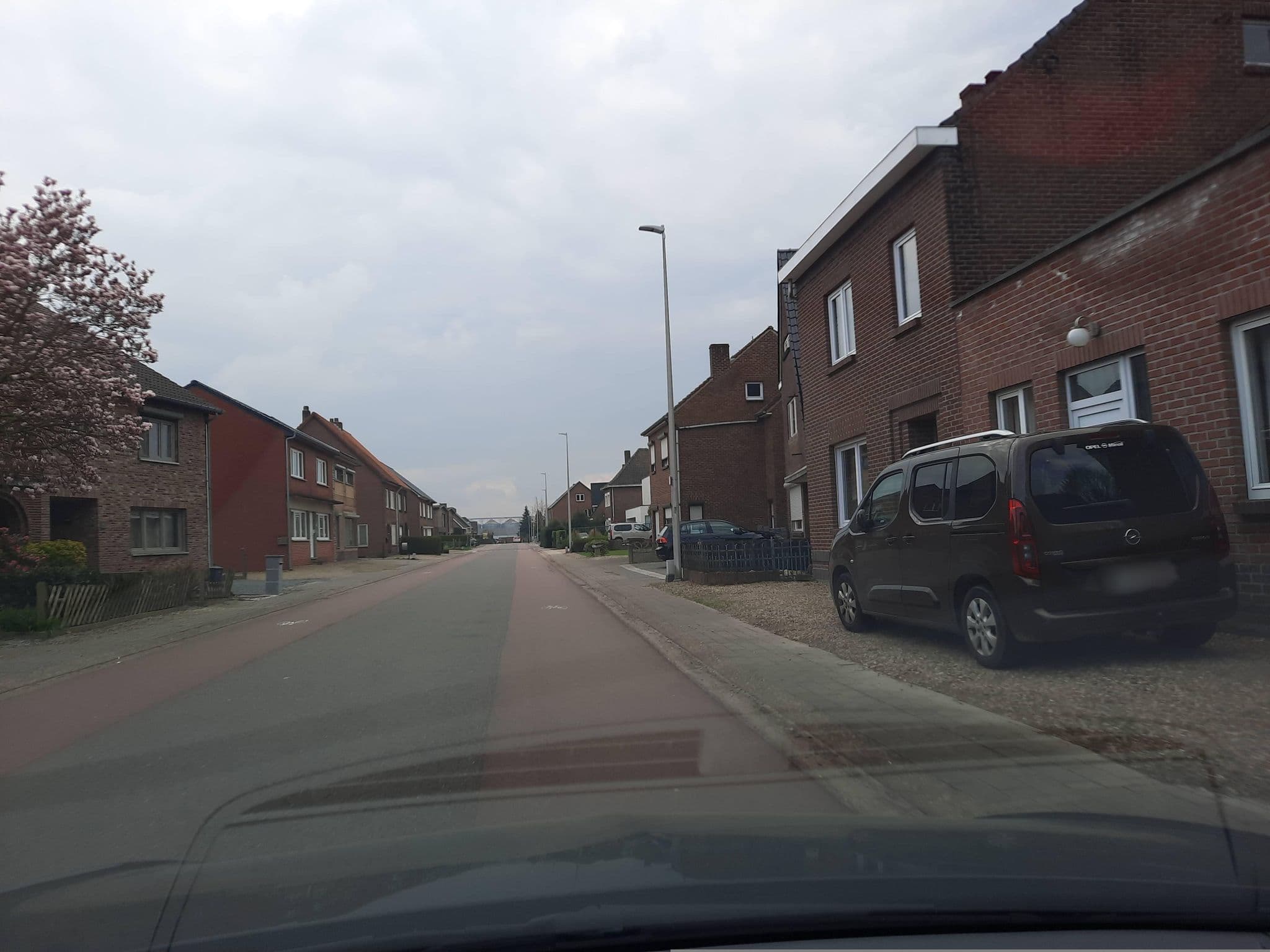 Street view near B&B De Hondsroos, Dilsen — © Lowiekse (CC BY-SA · Mapillary)
