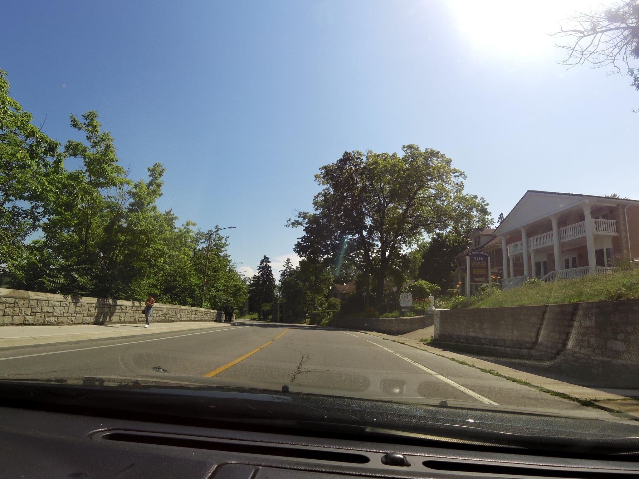 Street view near River Road Apartments, Niagara Falls — © kevo (CC BY-SA · Mapillary)