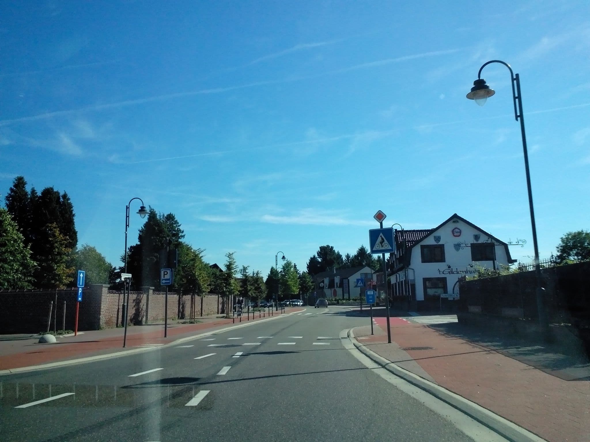 Street view near Le Petit Chateau, Opglabbeek — © polyglot (CC BY-SA · Mapillary)