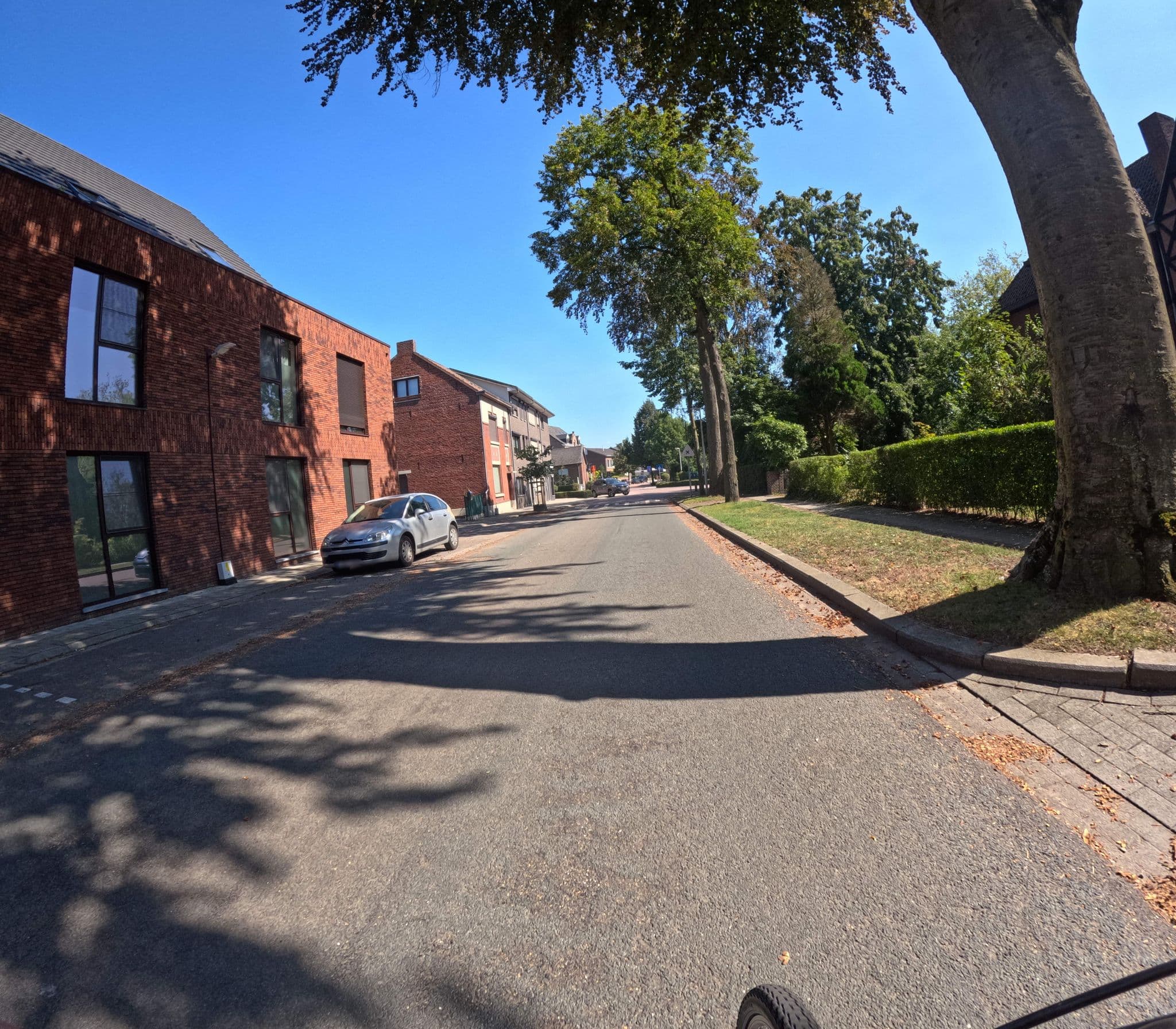 Street view near Momo, Lanklaar — © madel (CC BY-SA · Mapillary)