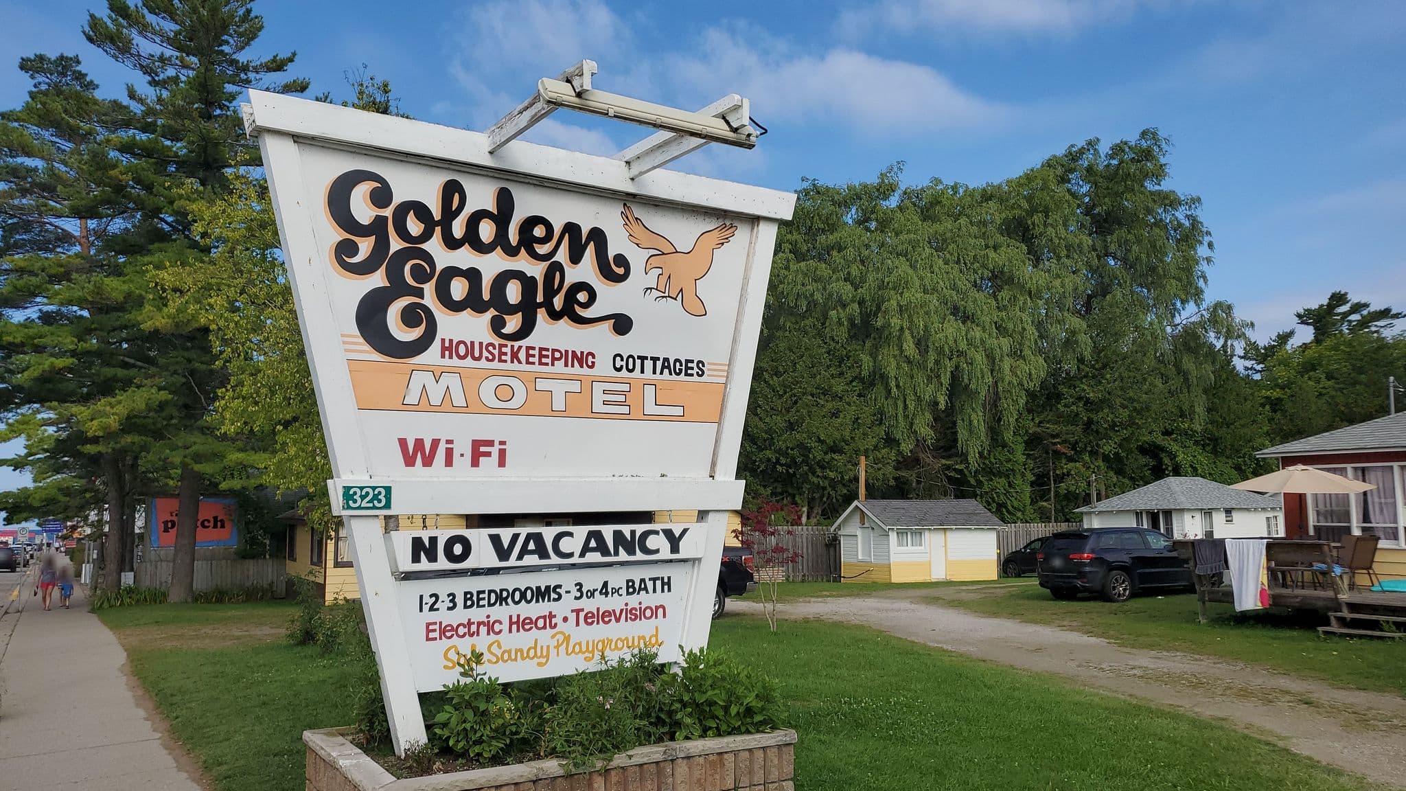 Street view near Golden Eagle Motel, Wiarton — © rps333 (CC BY-SA · Mapillary)
