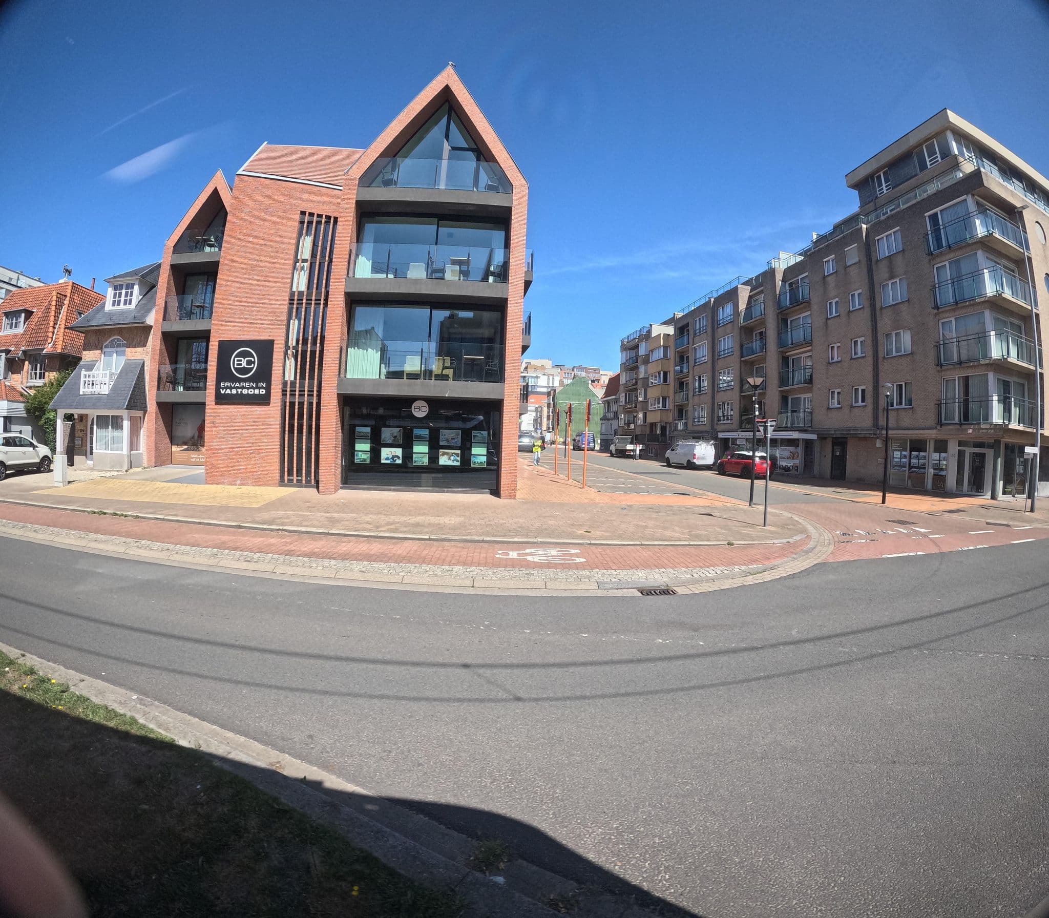 Street view near Zeeparel Hotel, Westende — © filipc (CC BY-SA · Mapillary)