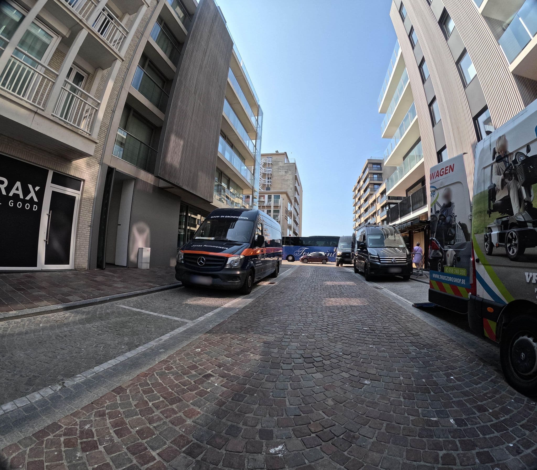 Street view near de garage van hotel zandeshoved, Lombardsijde — © filipc (CC BY-SA · Mapillary)