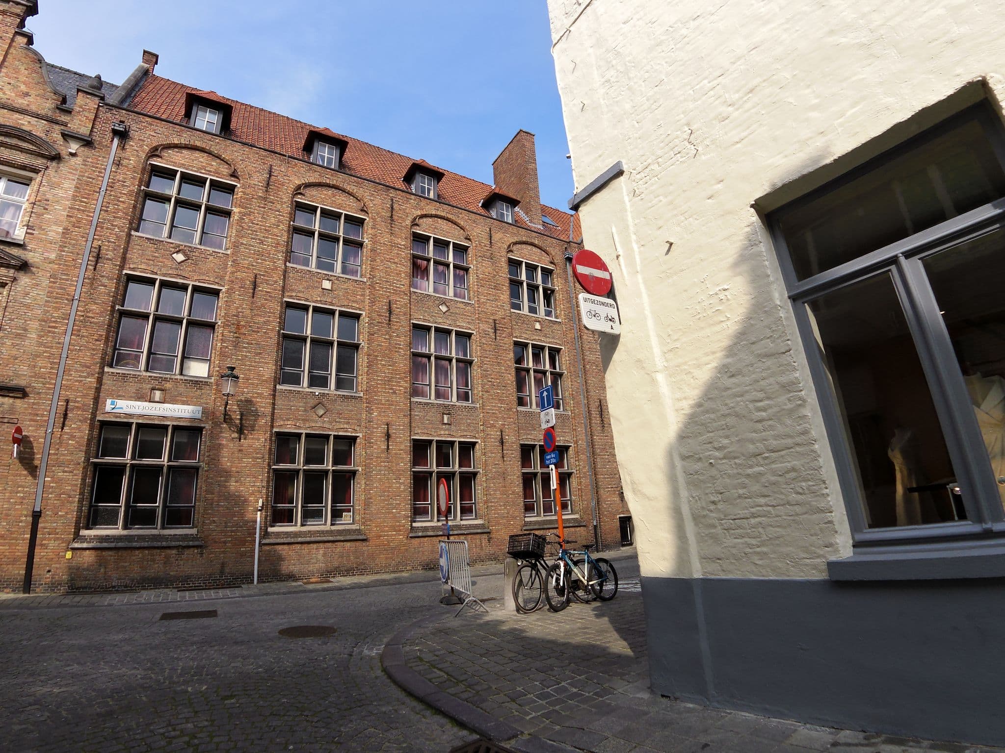 Street view near Ontspanningsruimte Sint-Jozefinternaat, Brugge — © zors1843 (CC BY-SA · Mapillary)
