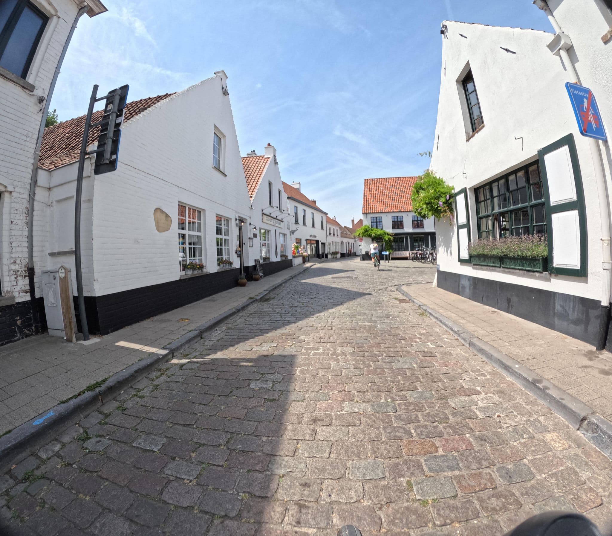Street view near De Goedendag, Lissewege — © filipc (CC BY-SA · Mapillary)